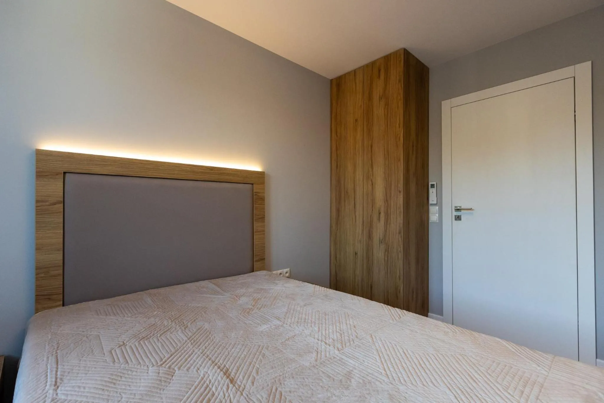 Bed in Ostróda City Center Top floor lake view & balcony apartment