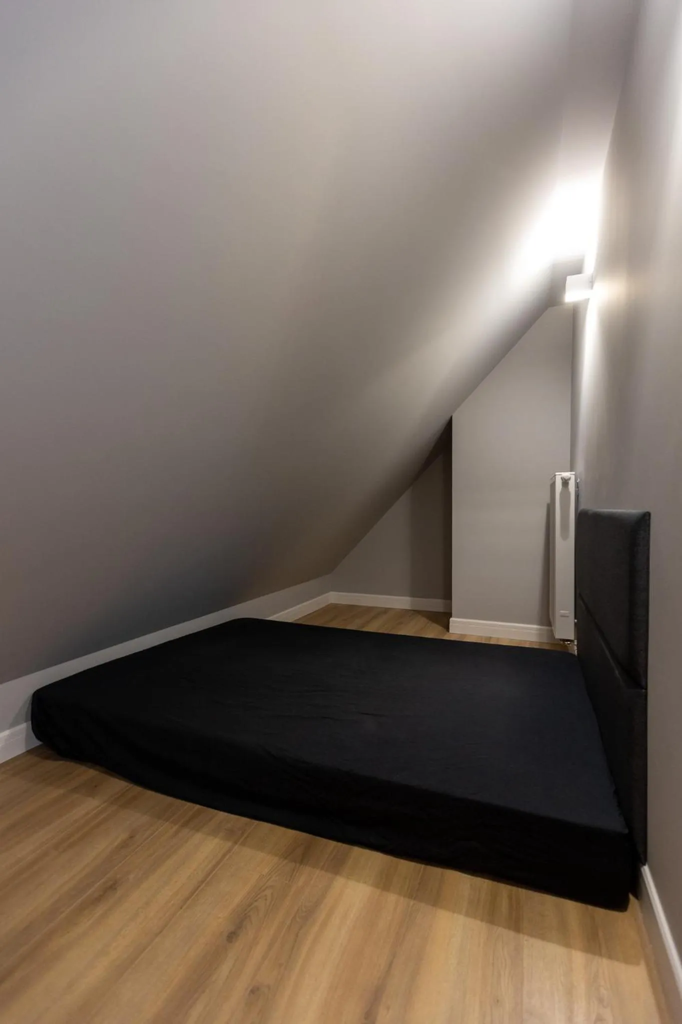 Bed in Ostróda City Center Top floor lake view & balcony apartment