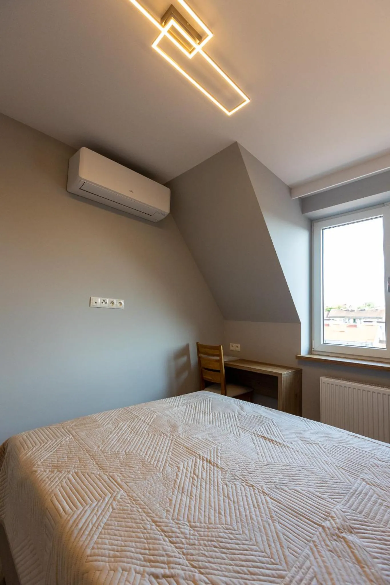 Bed in Ostróda City Center Top floor lake view & balcony apartment