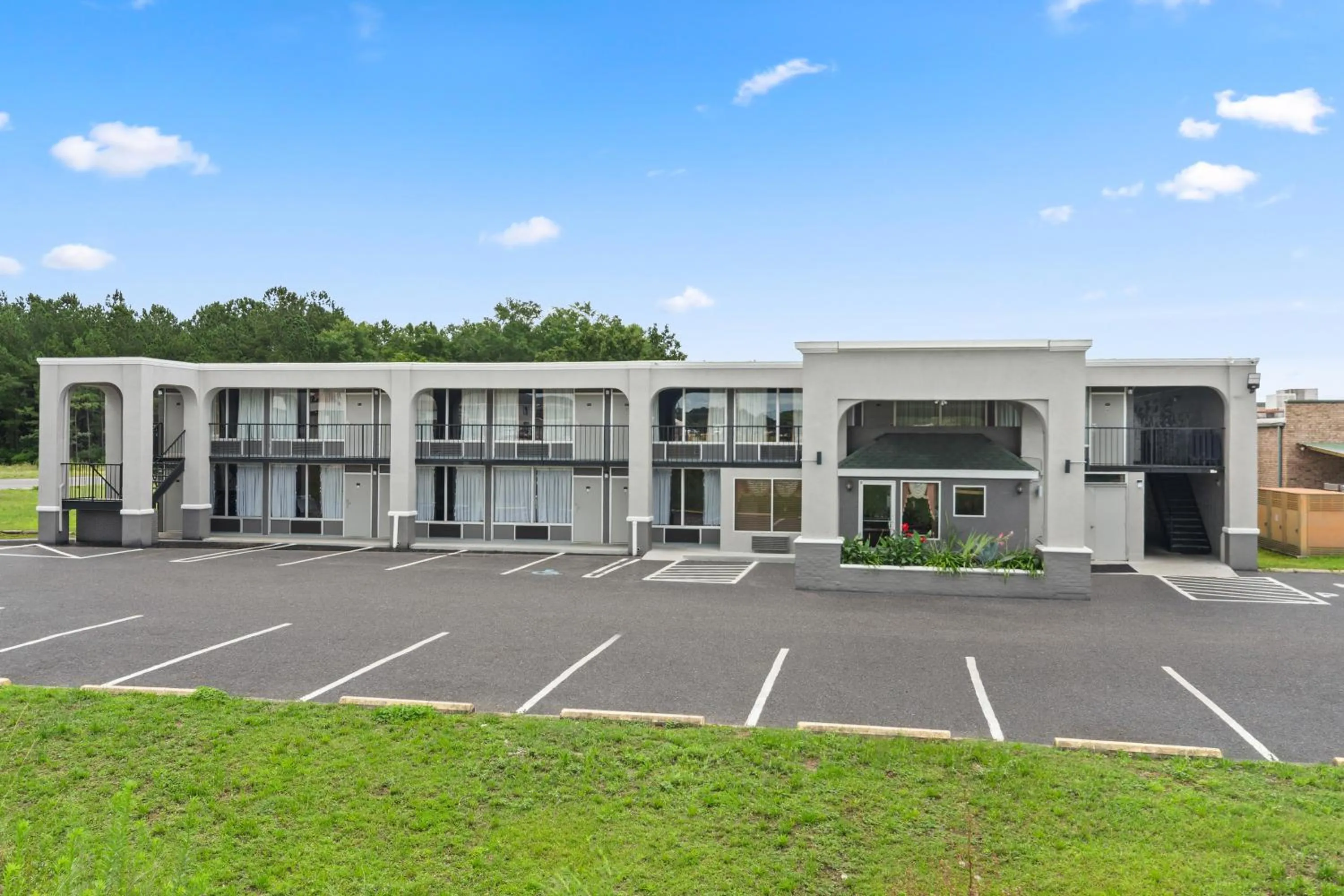 Property building in Econolodge