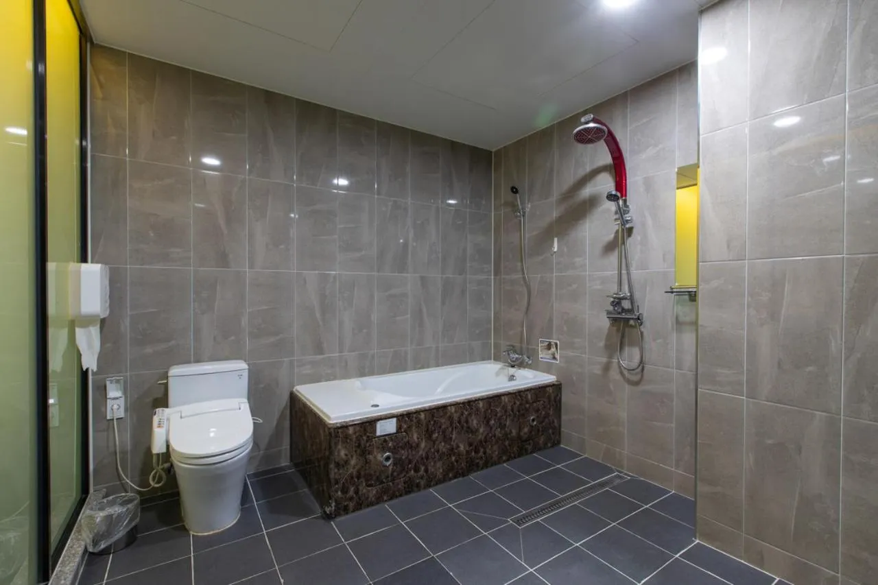 Shower in Incheon Pentastar Hotel