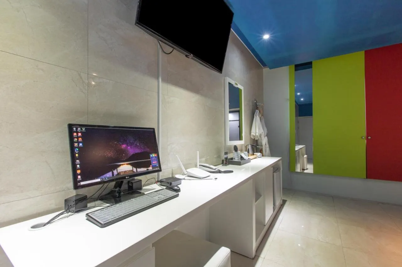 TV and multimedia in Incheon Pentastar Hotel