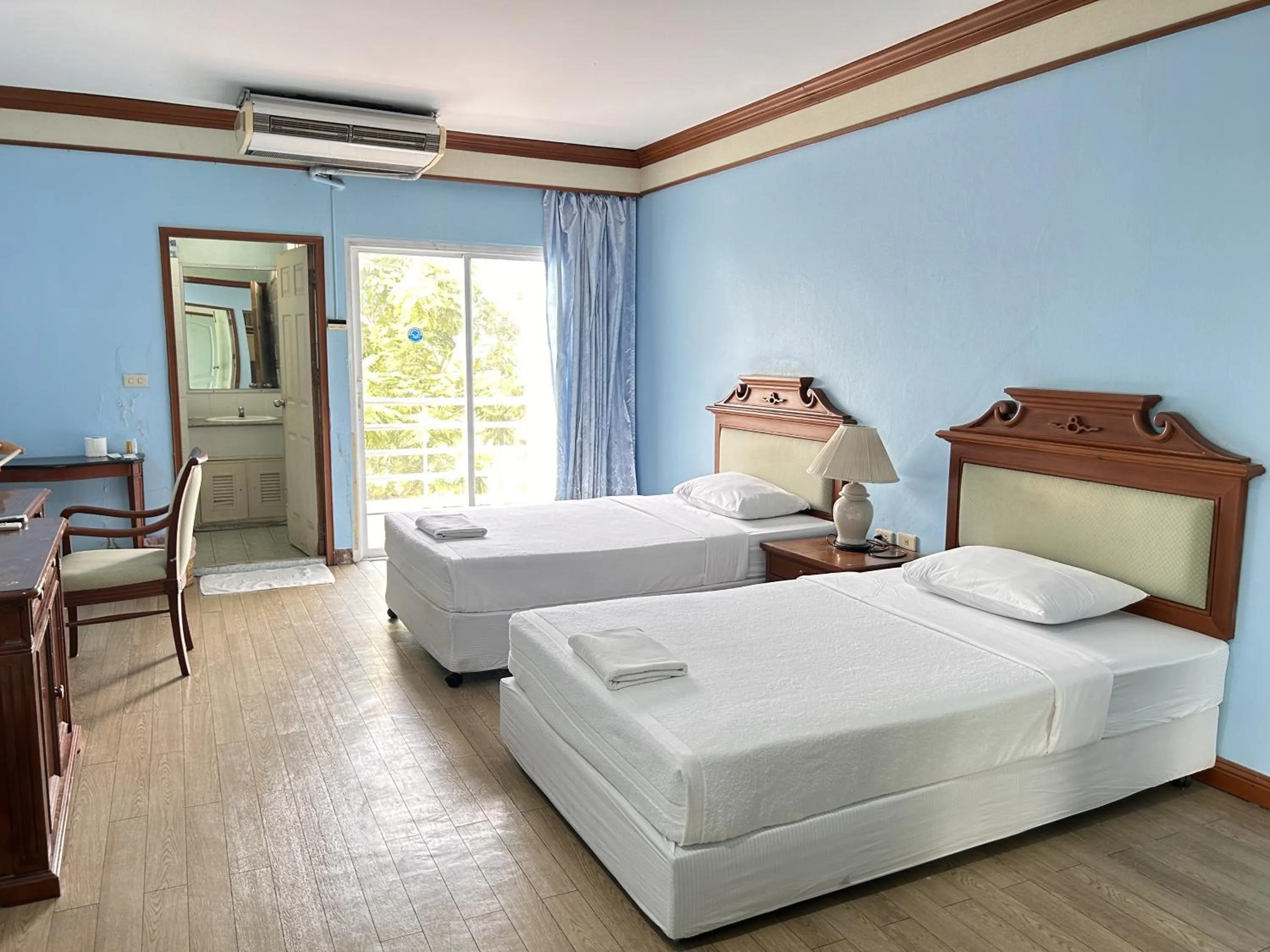 Toilet, Bed in สถานตากอากาศบางปู สมุทปราการ Bang Pu Recreation Center Samut Prakan