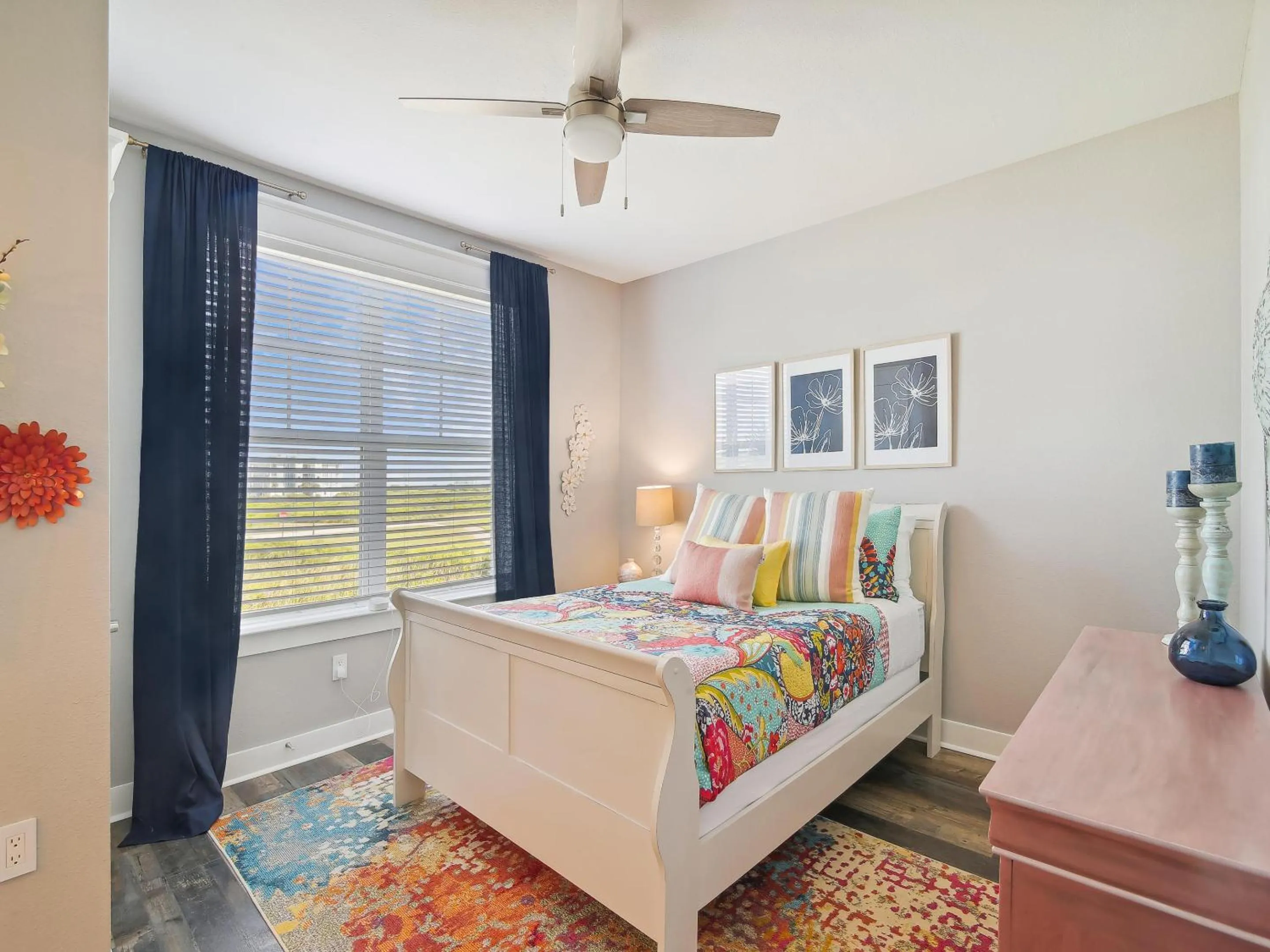Property building, Bed in Pointe West 101 - Sunset Sands