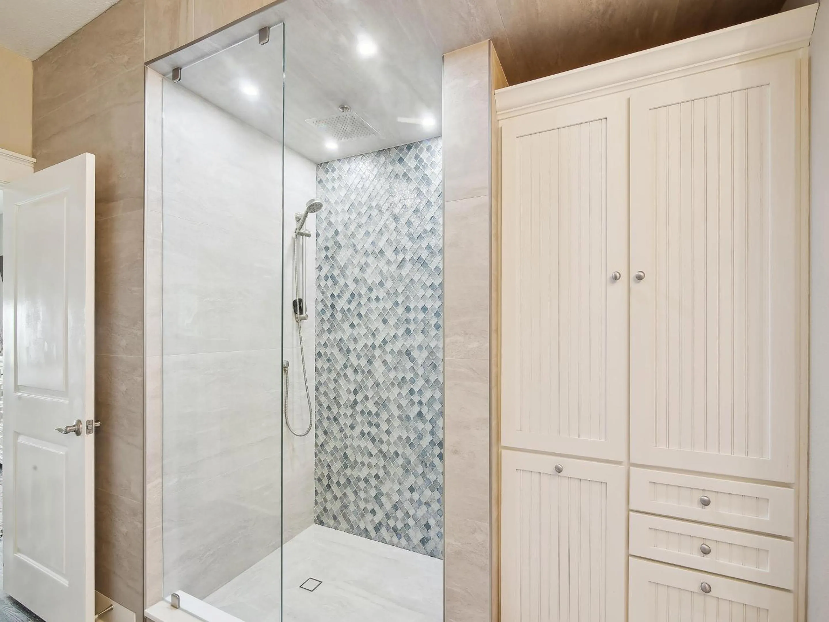 Property building in Pointe West 101 - Sunset Sands