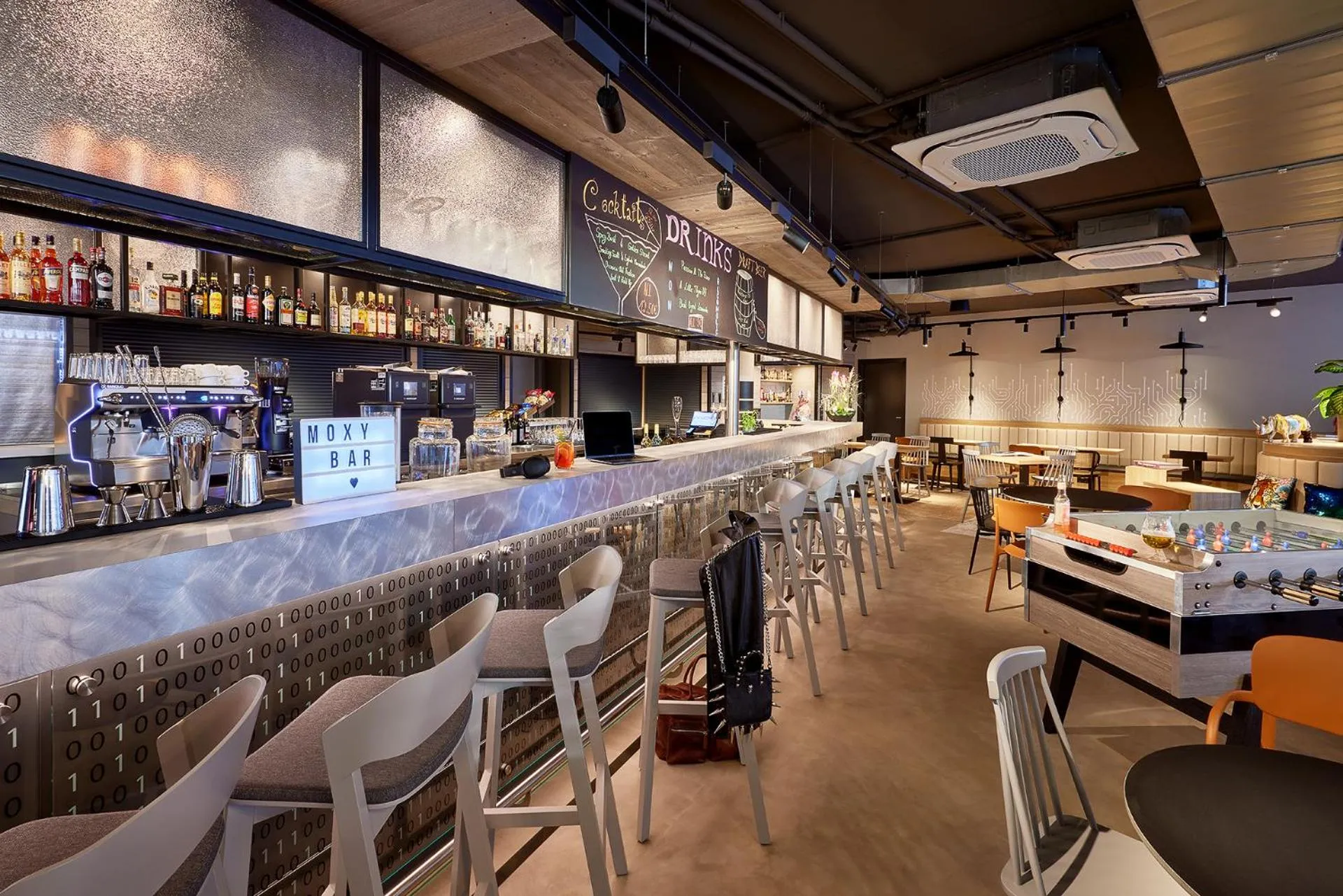 Lounge or bar in Moxy Karlsruhe