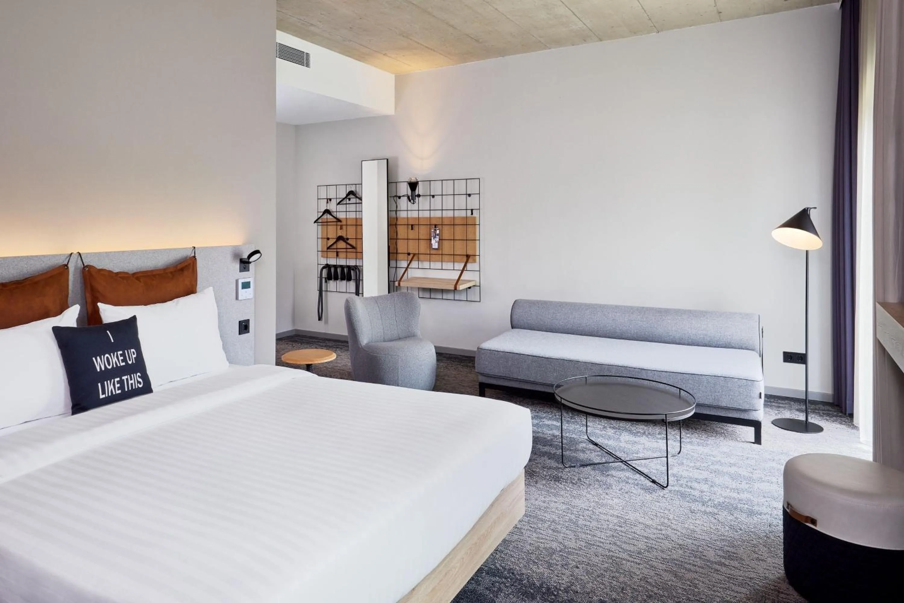 Photo of the whole room, Bed in Moxy Karlsruhe