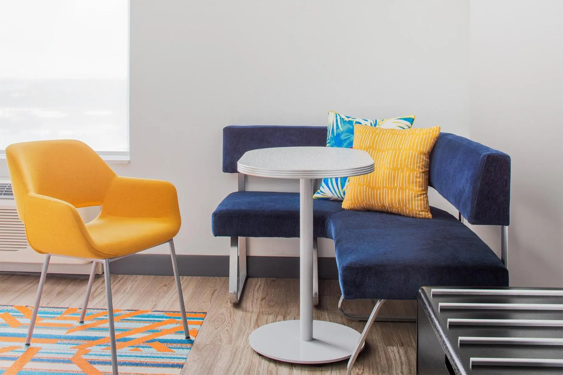 Seating area in Aloft Fort Lauderdale Airport & Cruise Port