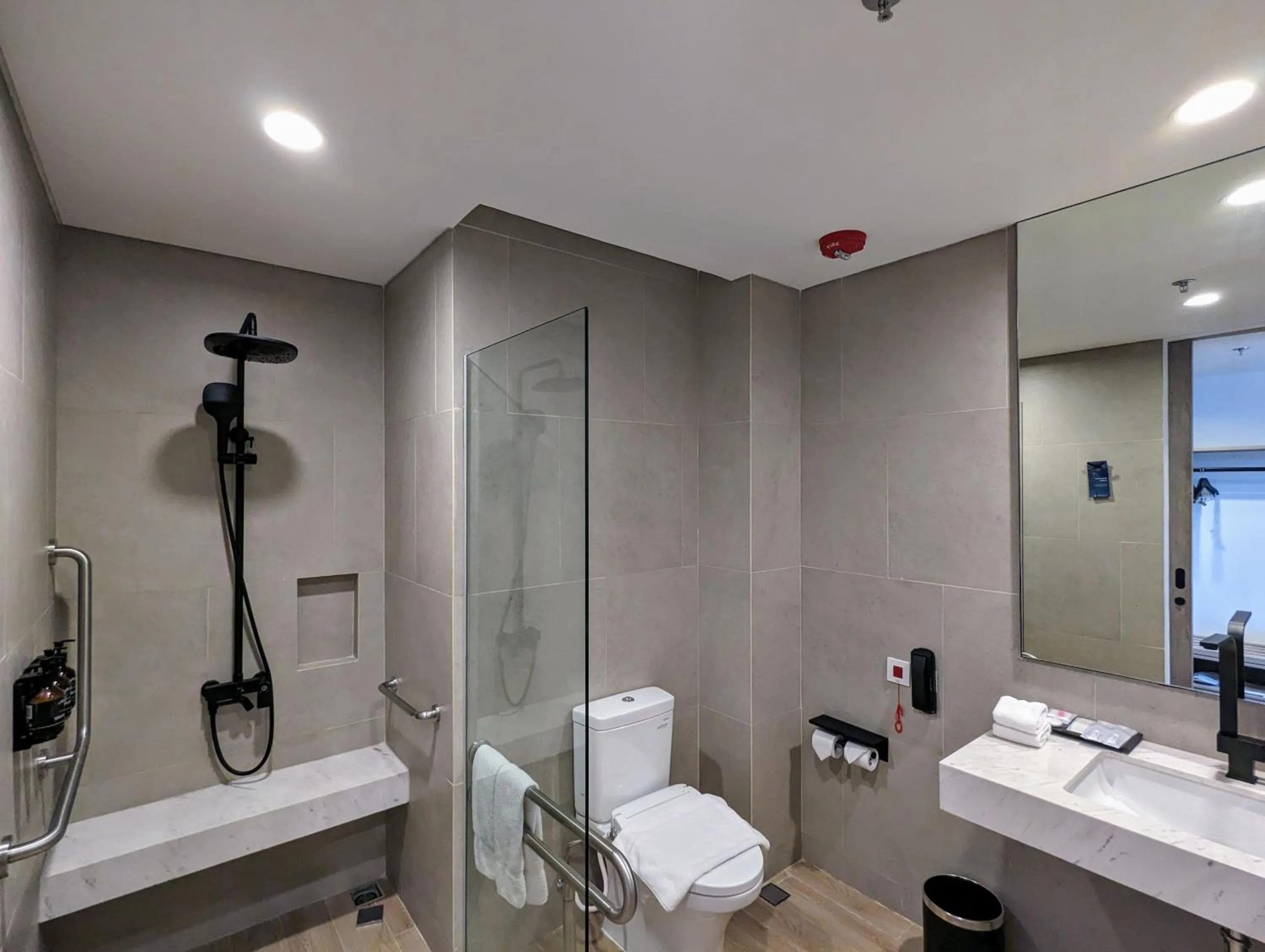 Bathroom in Fairfield by Marriott Jakarta Soekarno-Hatta Airport