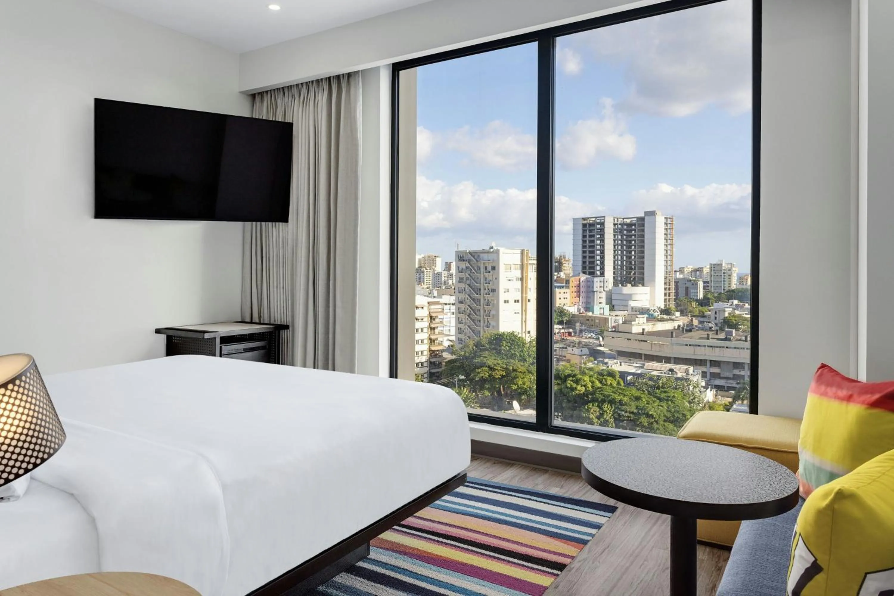 Photo of the whole room, Bed in Aloft Santo Domingo Piantini