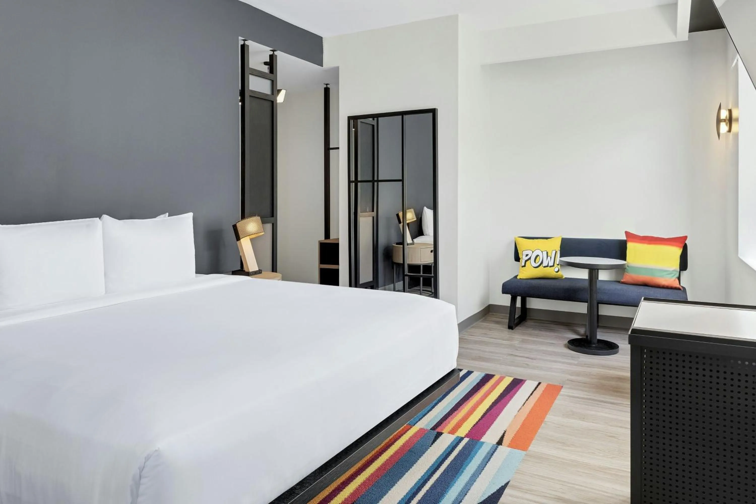 Photo of the whole room, Bed in Aloft Santo Domingo Piantini