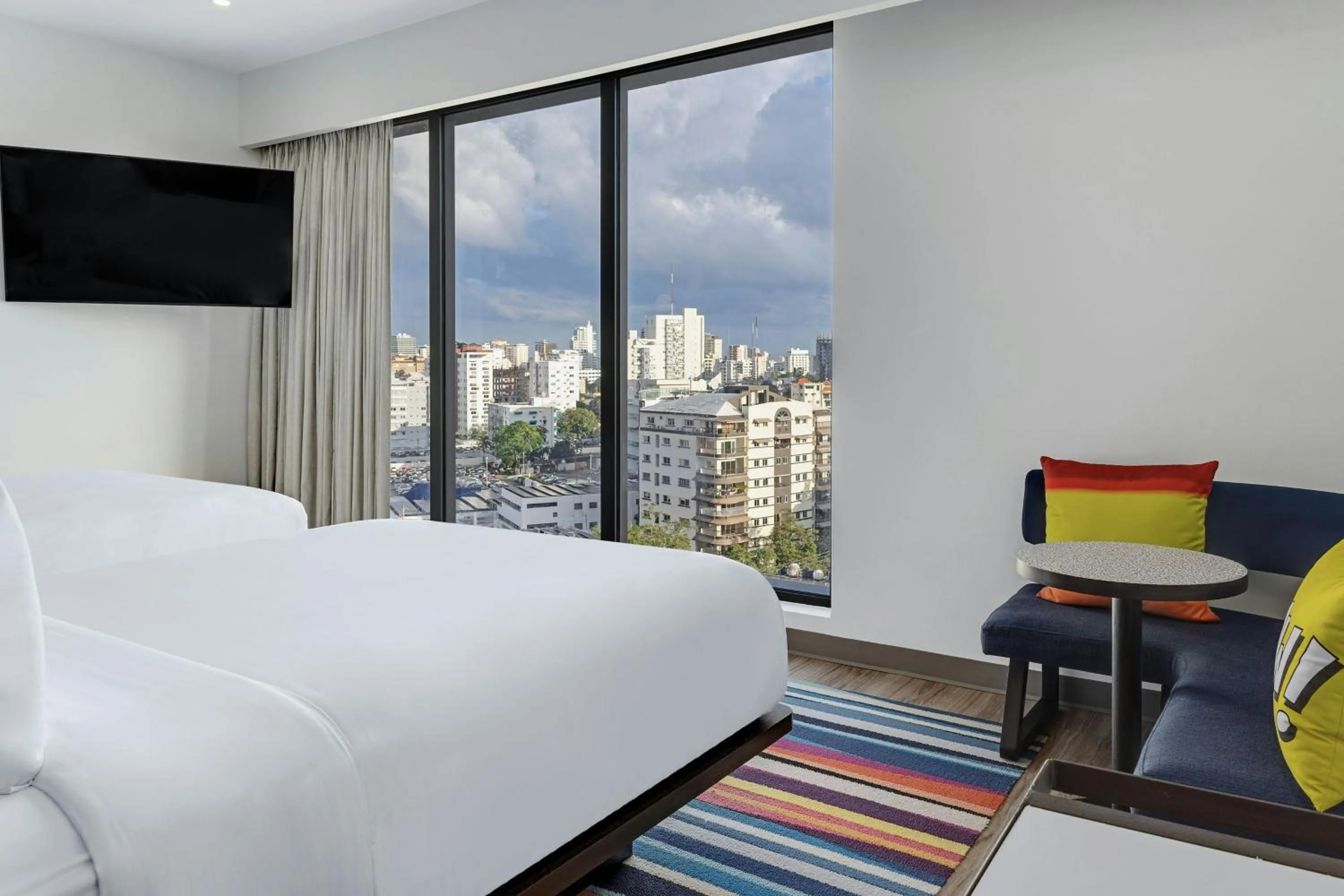 Photo of the whole room, Bed in Aloft Santo Domingo Piantini