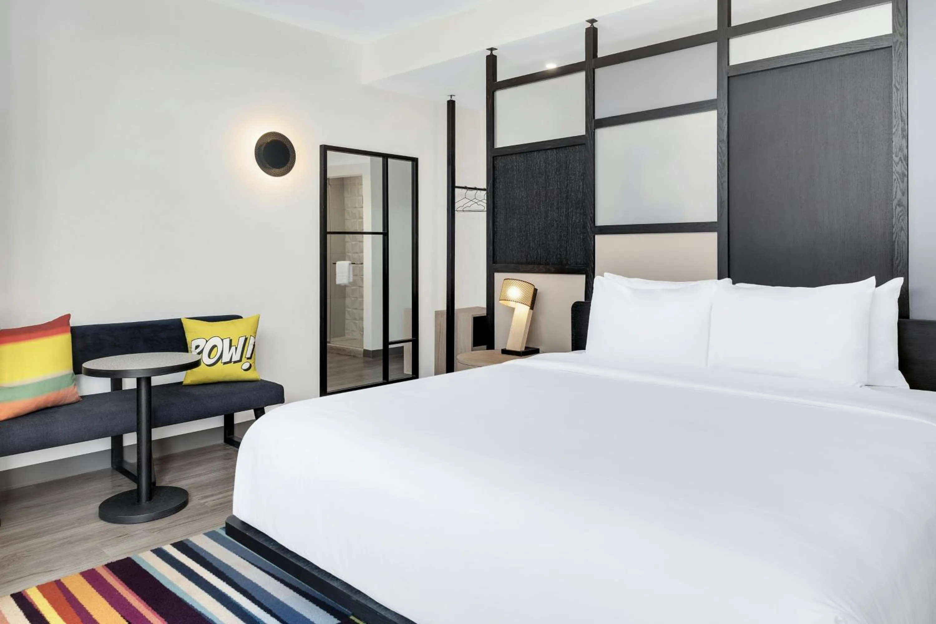 Photo of the whole room, Bed in Aloft Santo Domingo Piantini