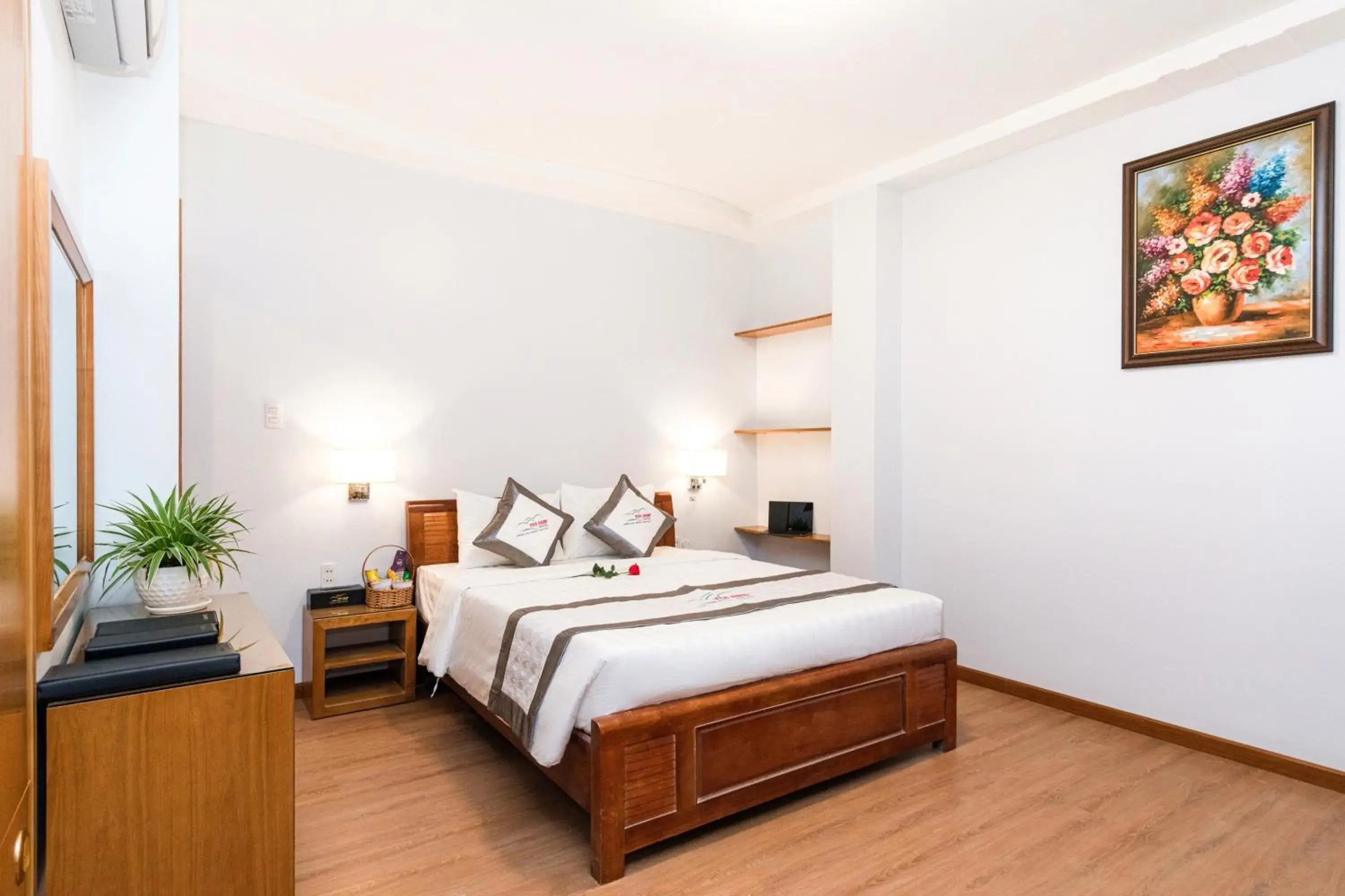 Bed in Yen Nam Hotel Hoang Van Thu Bed in Yen Nam Hotel Hoang Van Thu