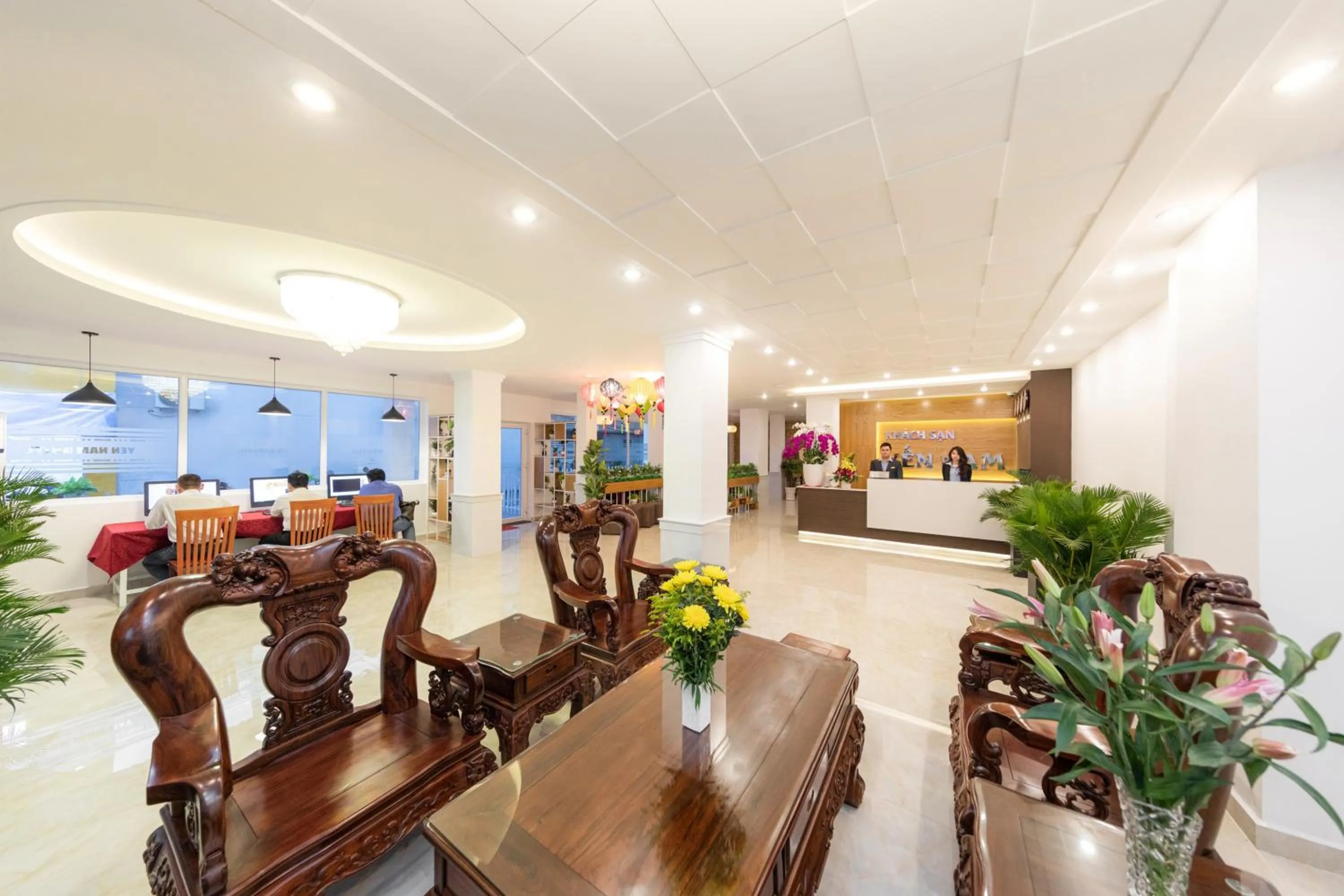 Seating area in Yen Nam Hotel Hoang Van Thu