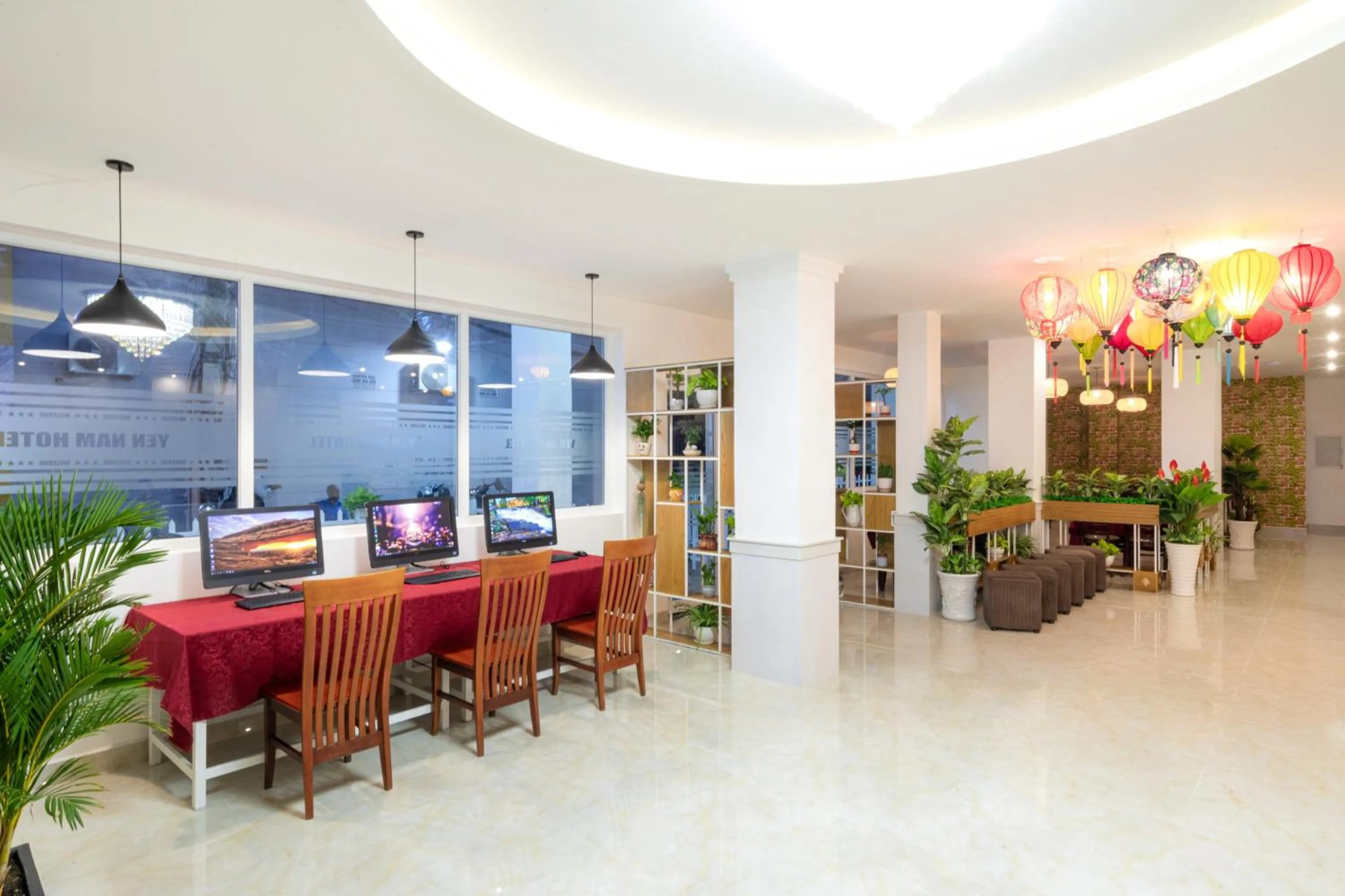 Seating area in Yen Nam Hotel Hoang Van Thu