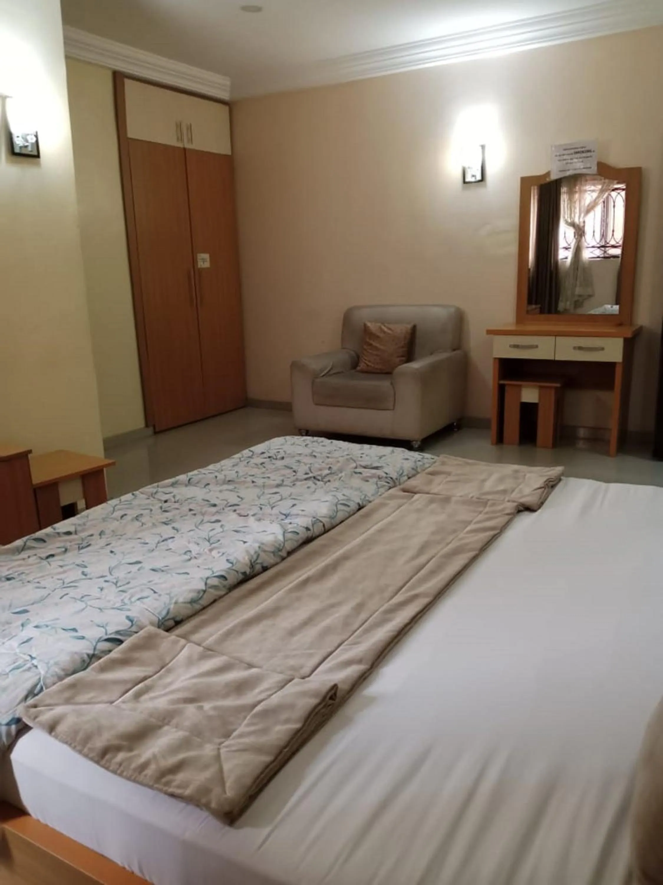 Seating area, Bed in Gyutei Citi Hotel and Suite