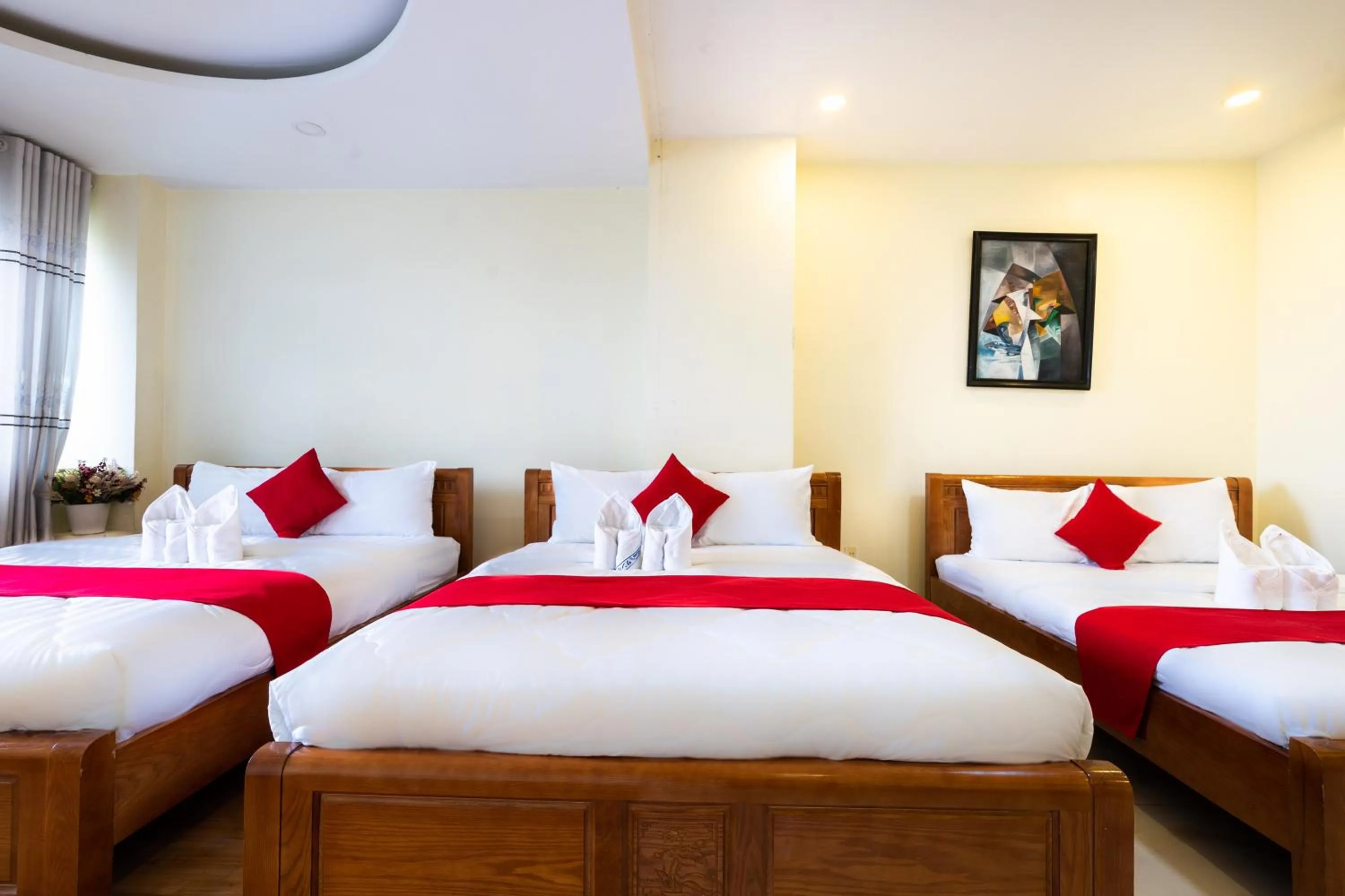 Bed in Mai Phương - RUBY SAIGON HOTEL