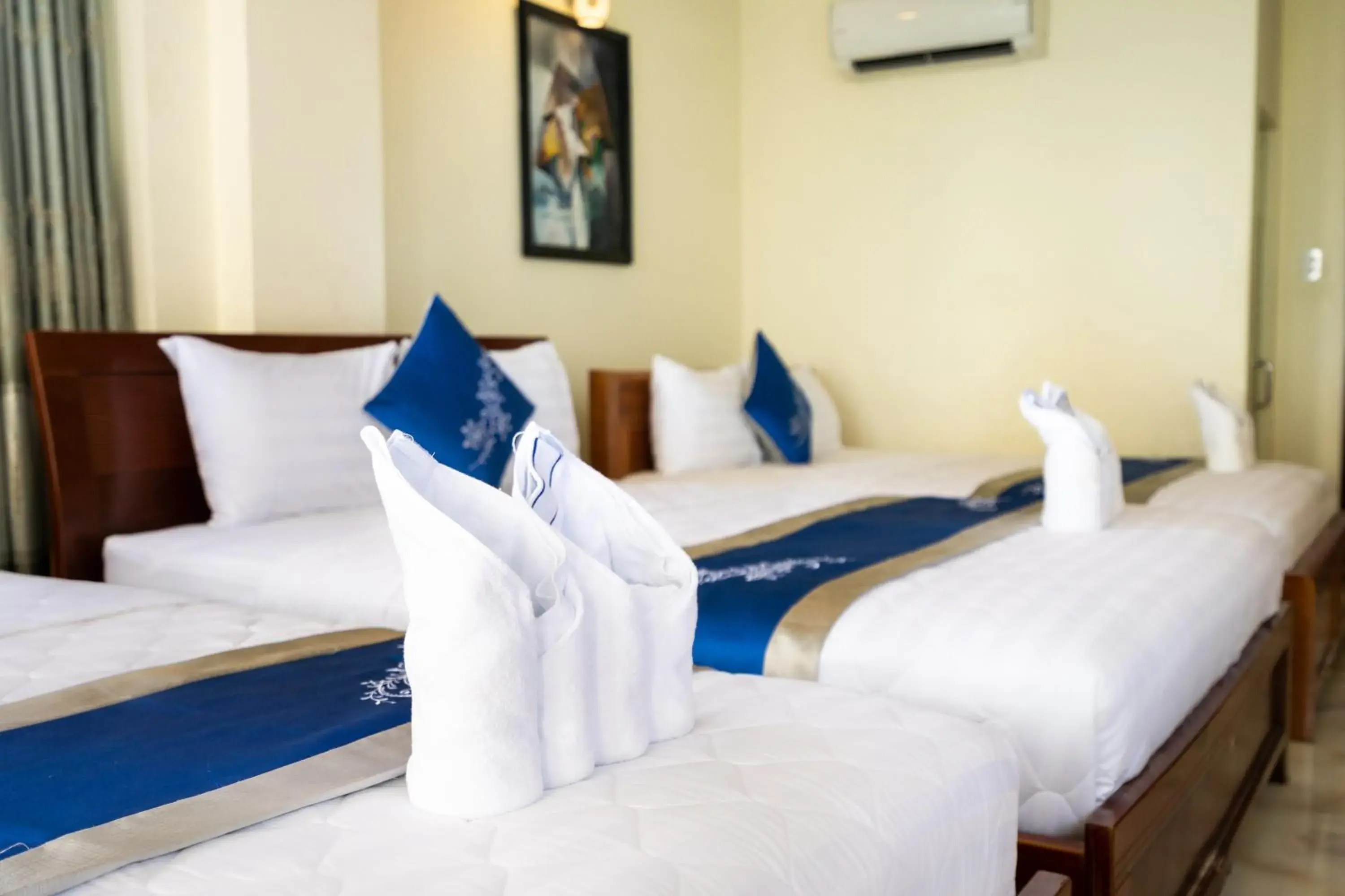 Bed in Mai Phương - RUBY SAIGON HOTEL Bed in Mai Phương - RUBY SAIGON HOTEL