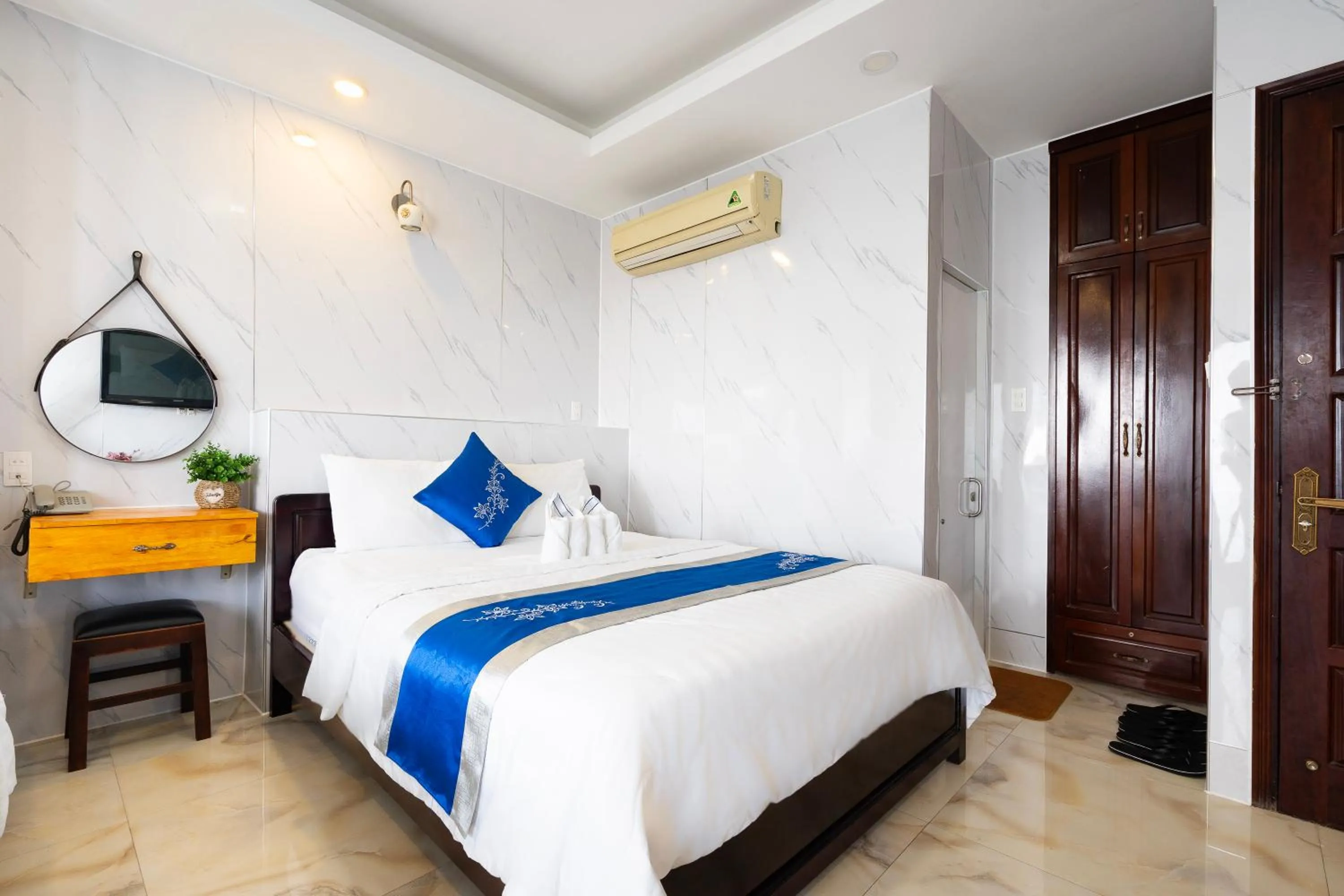 Bed in Mai Phương - RUBY SAIGON HOTEL