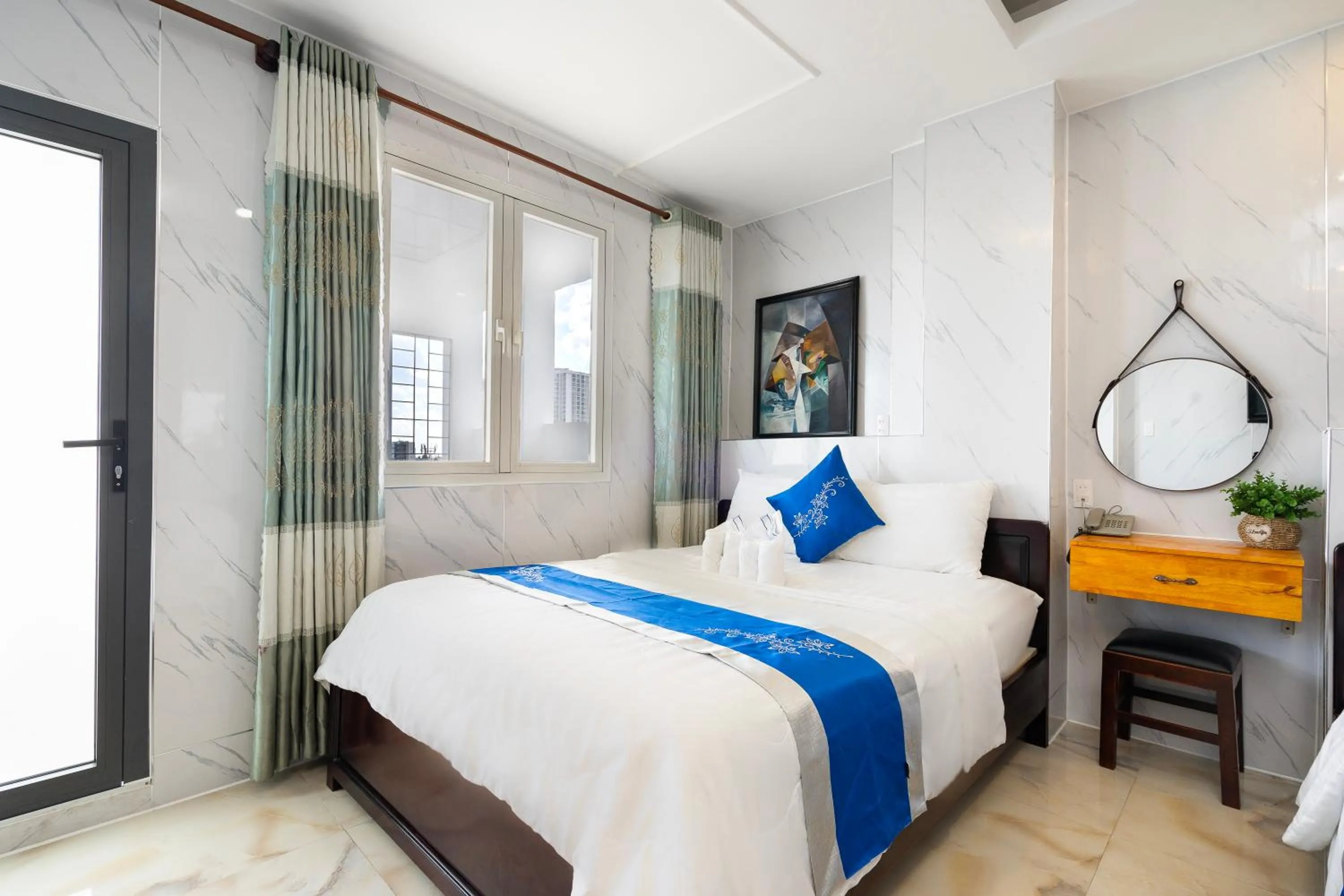 Bed in Mai Phương - RUBY SAIGON HOTEL