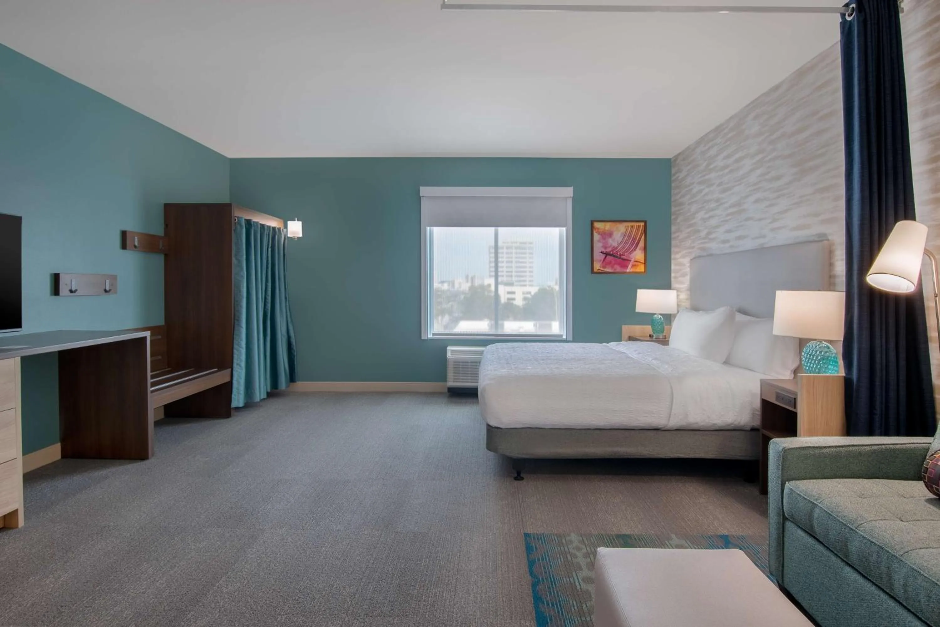 Living room, Bed in Home2 Suites By Hilton Jacksonville Downtown