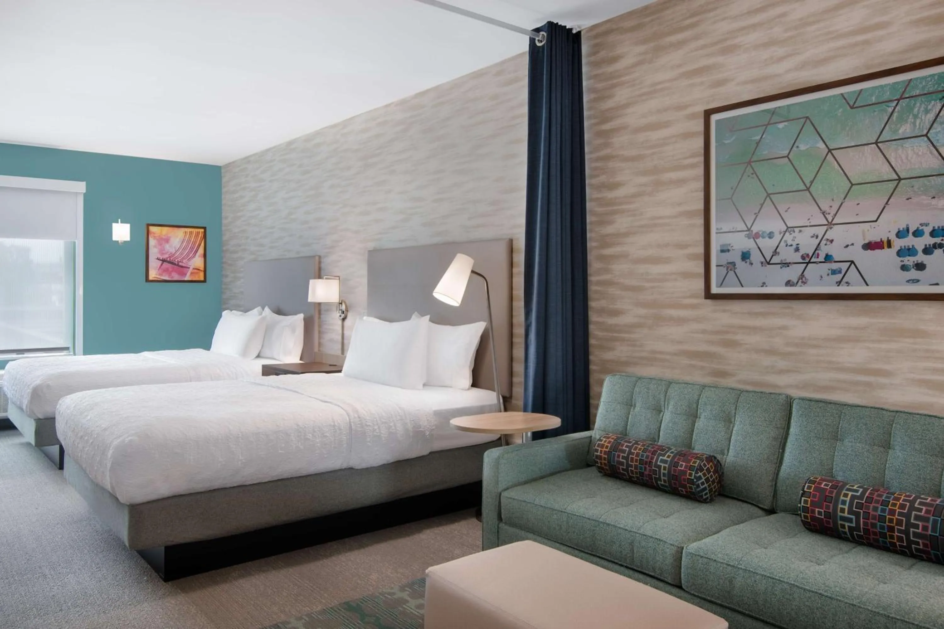 Living room, Bed in Home2 Suites By Hilton Jacksonville Downtown