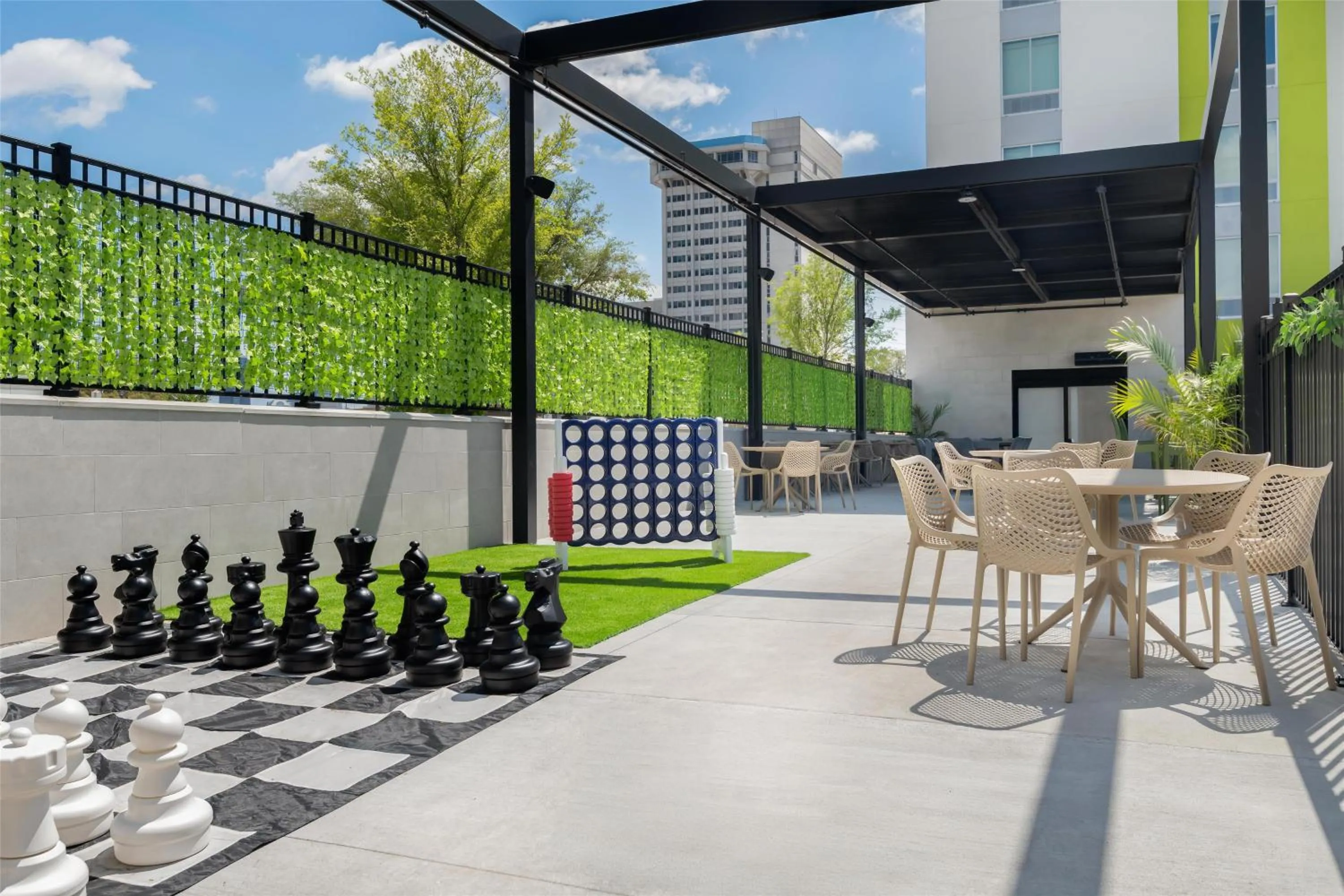 Dining area in Home2 Suites By Hilton Jacksonville Downtown