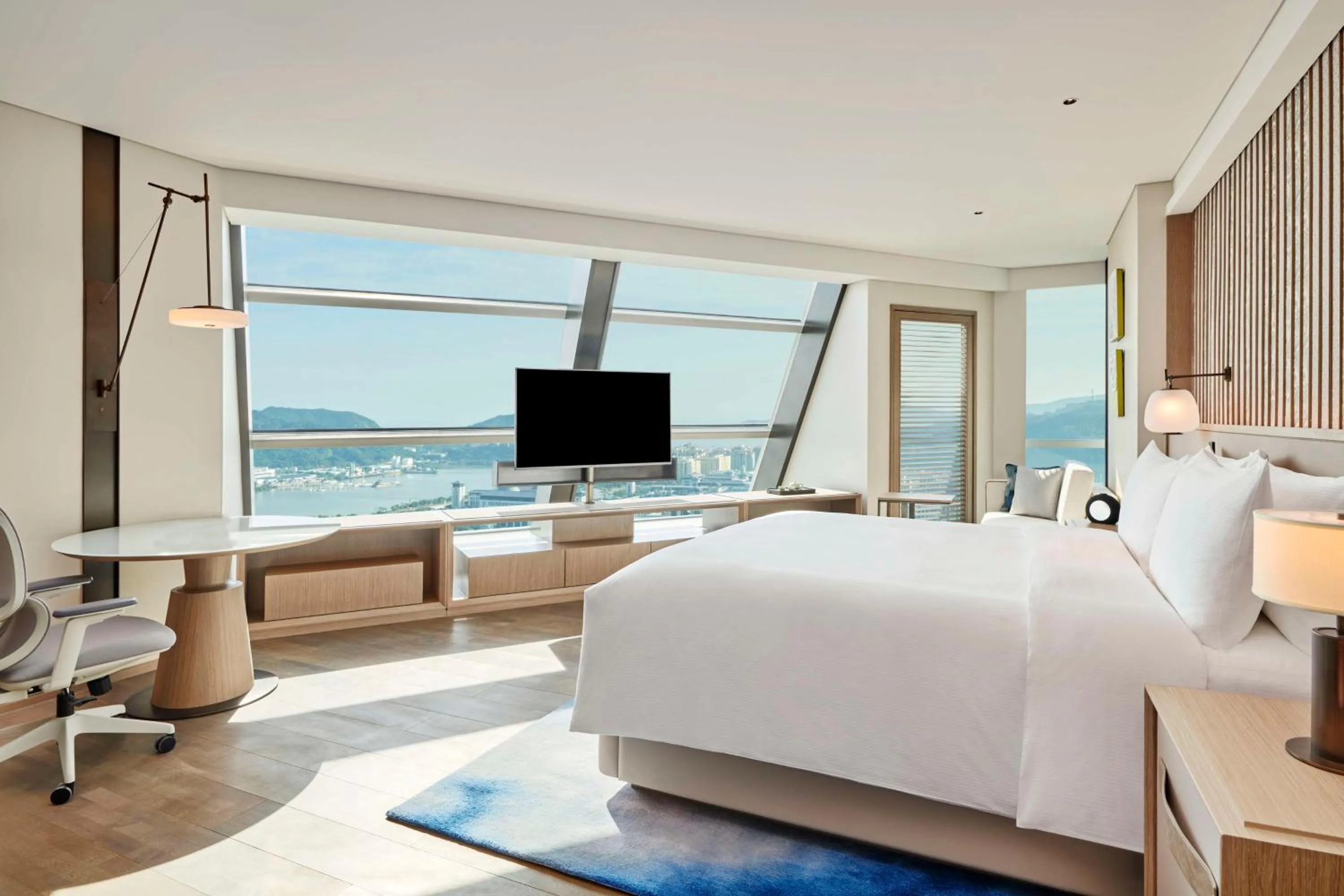 Bed in DoubleTree by Hilton Zhuhai Hengqin