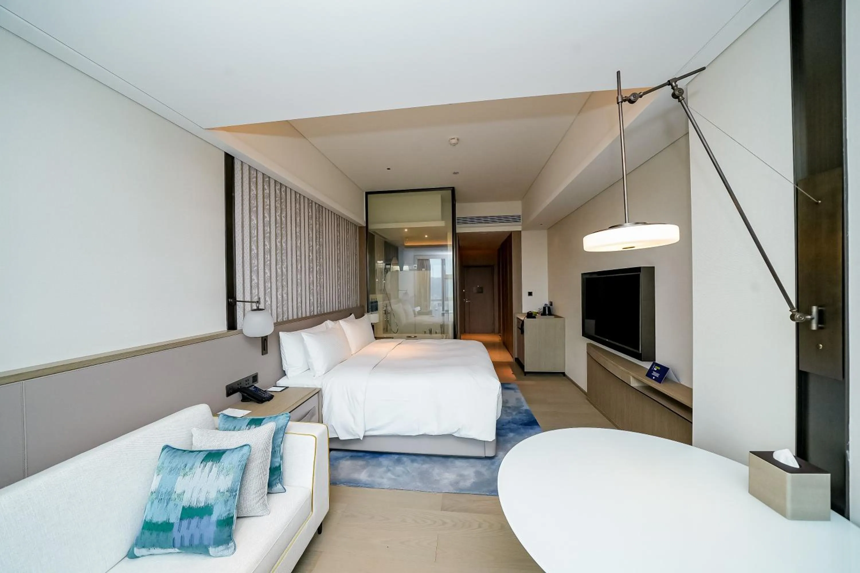 Bedroom, Bed in DoubleTree by Hilton Zhuhai Hengqin