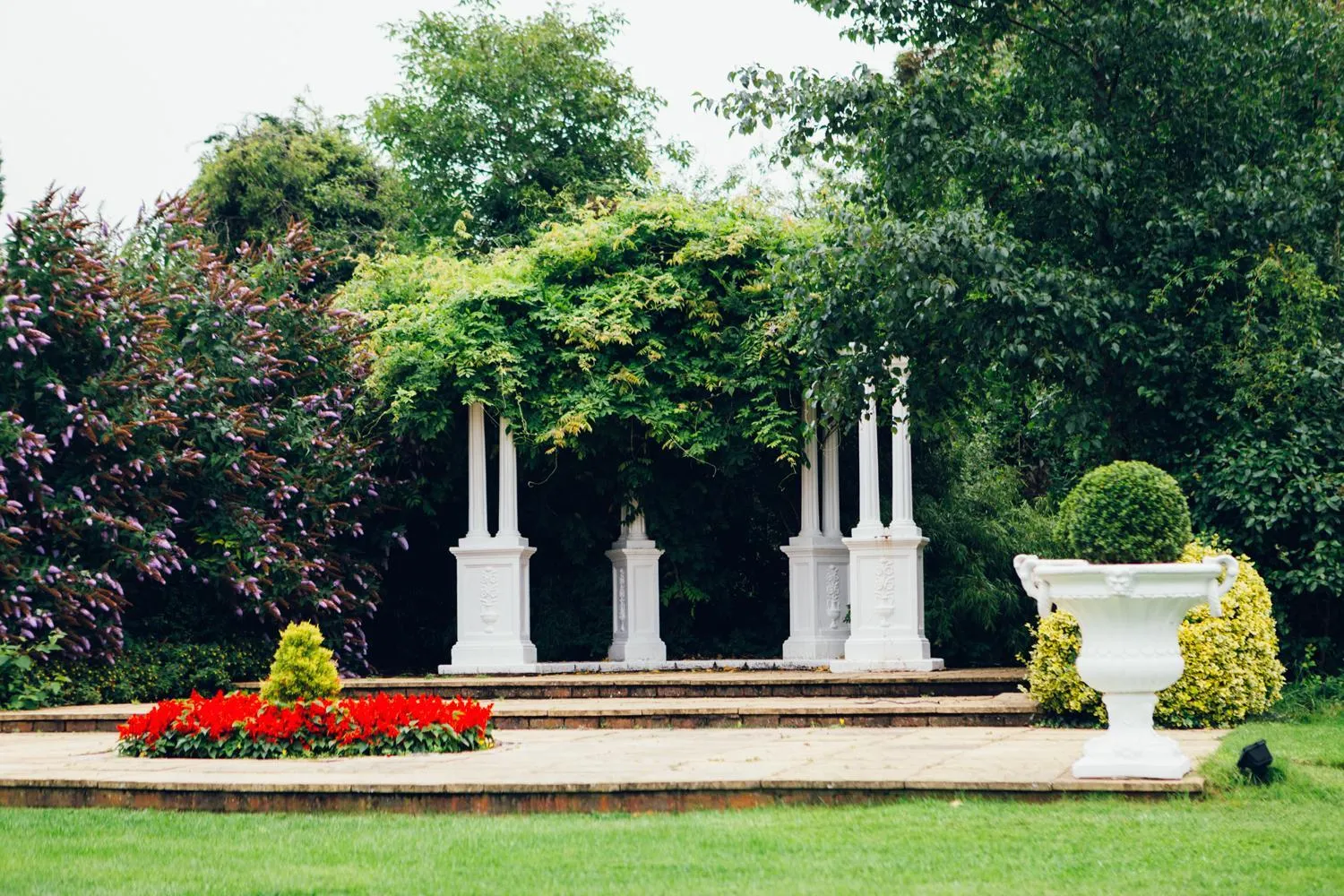 Garden in voco Letchworth Hall by IHG