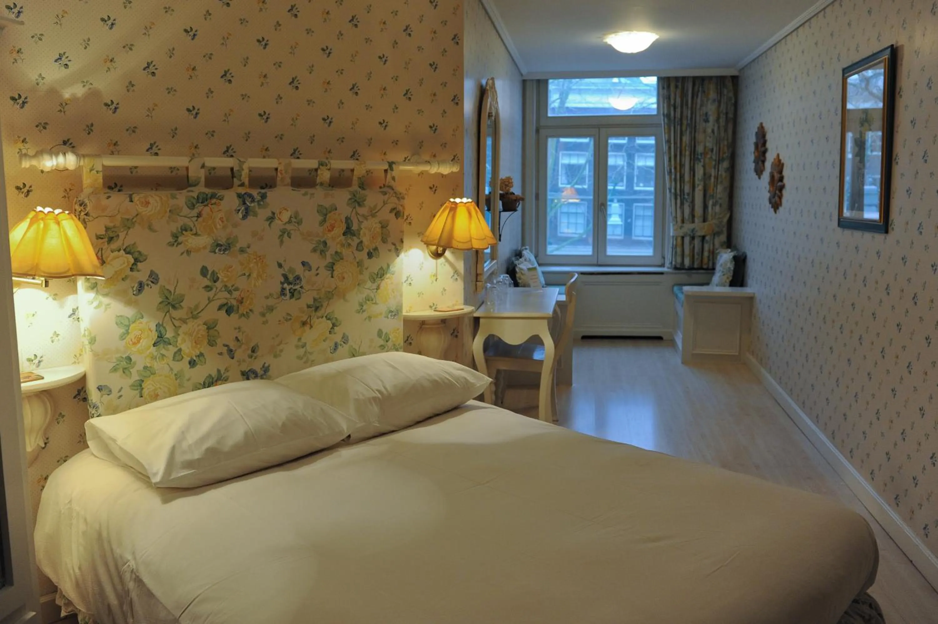 Bed in Imperial Hotel Amsterdam