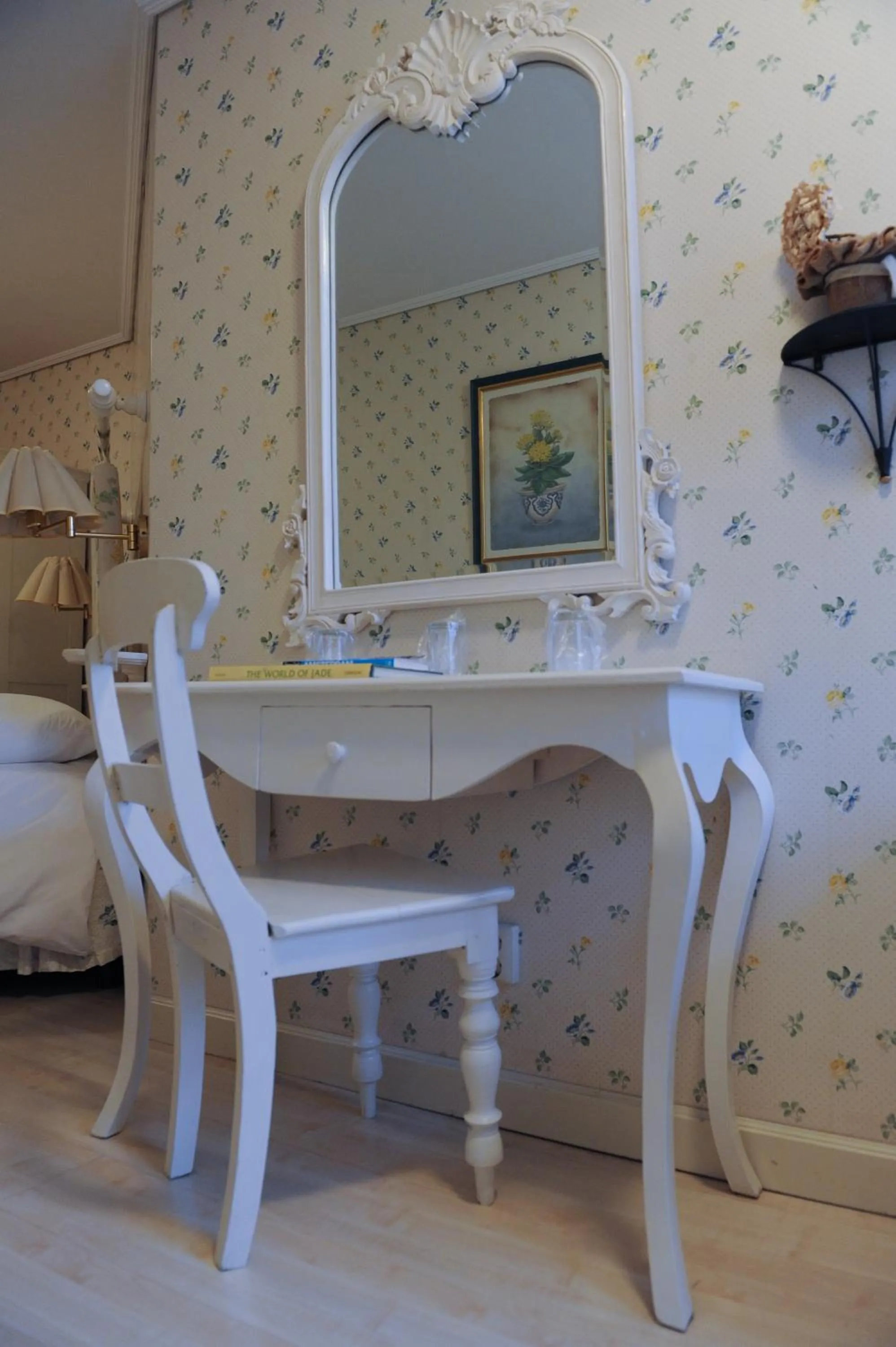 Seating area, Bed in Imperial Hotel Amsterdam