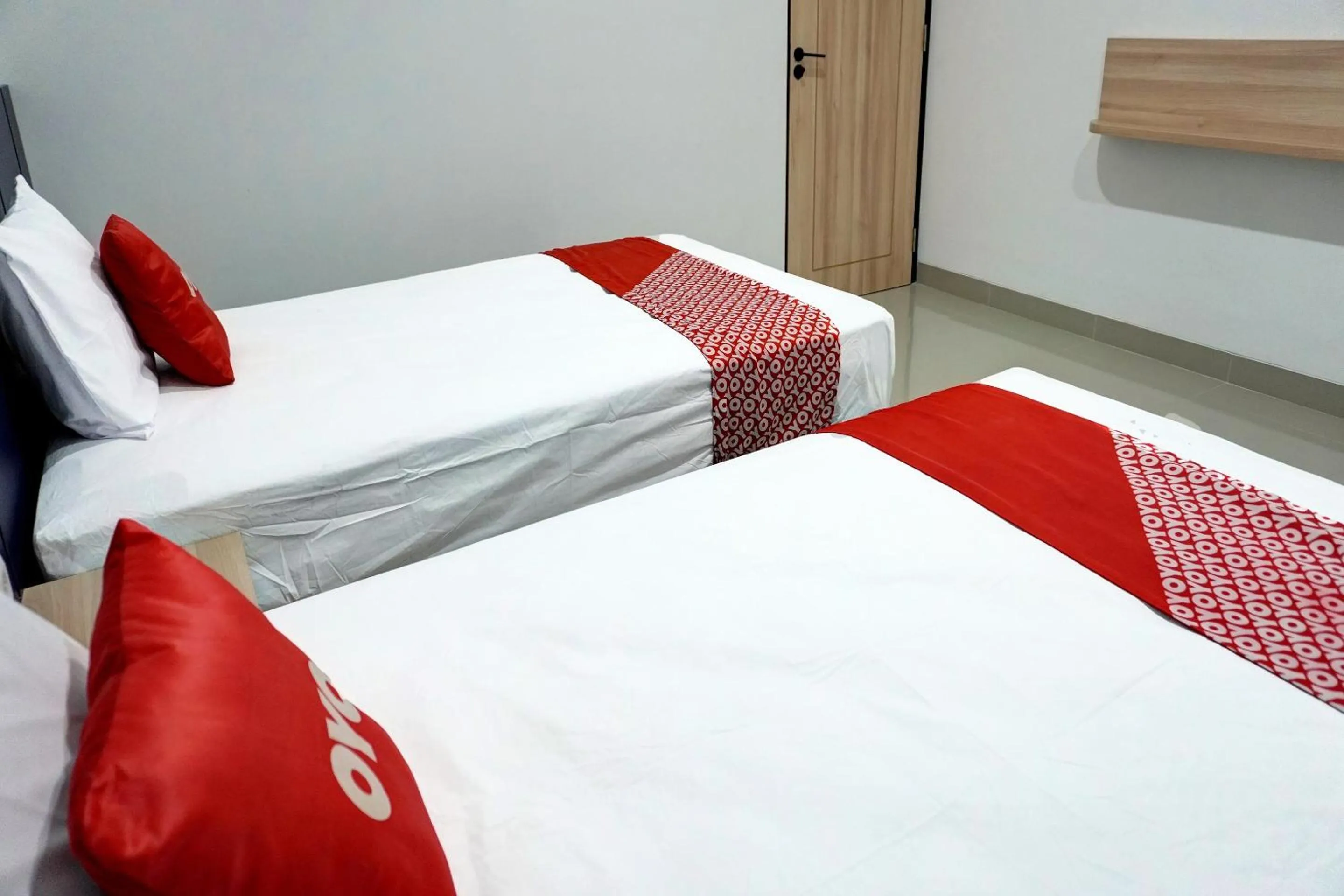 Bedroom in Capital O 92804 La Tansa Syariah Hotel