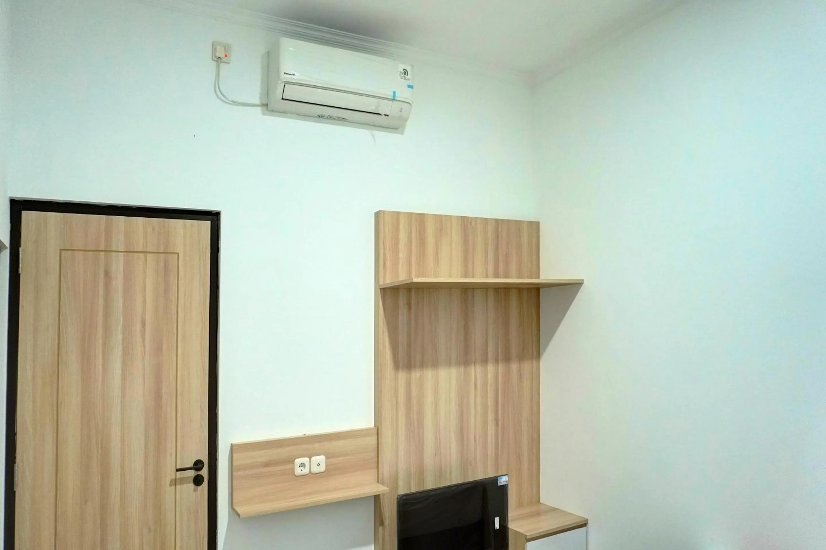 Bedroom in Capital O 92804 La Tansa Syariah Hotel