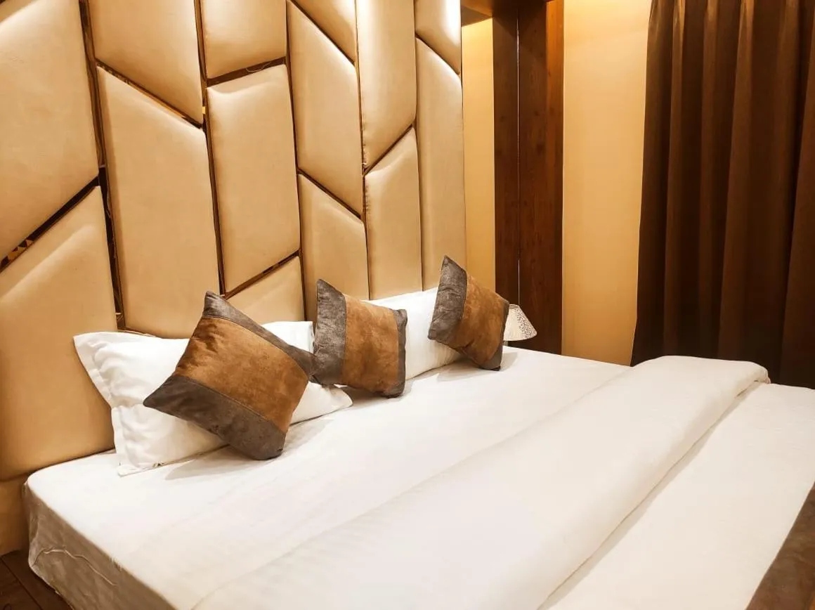 Bed in Hotel Friends Palace