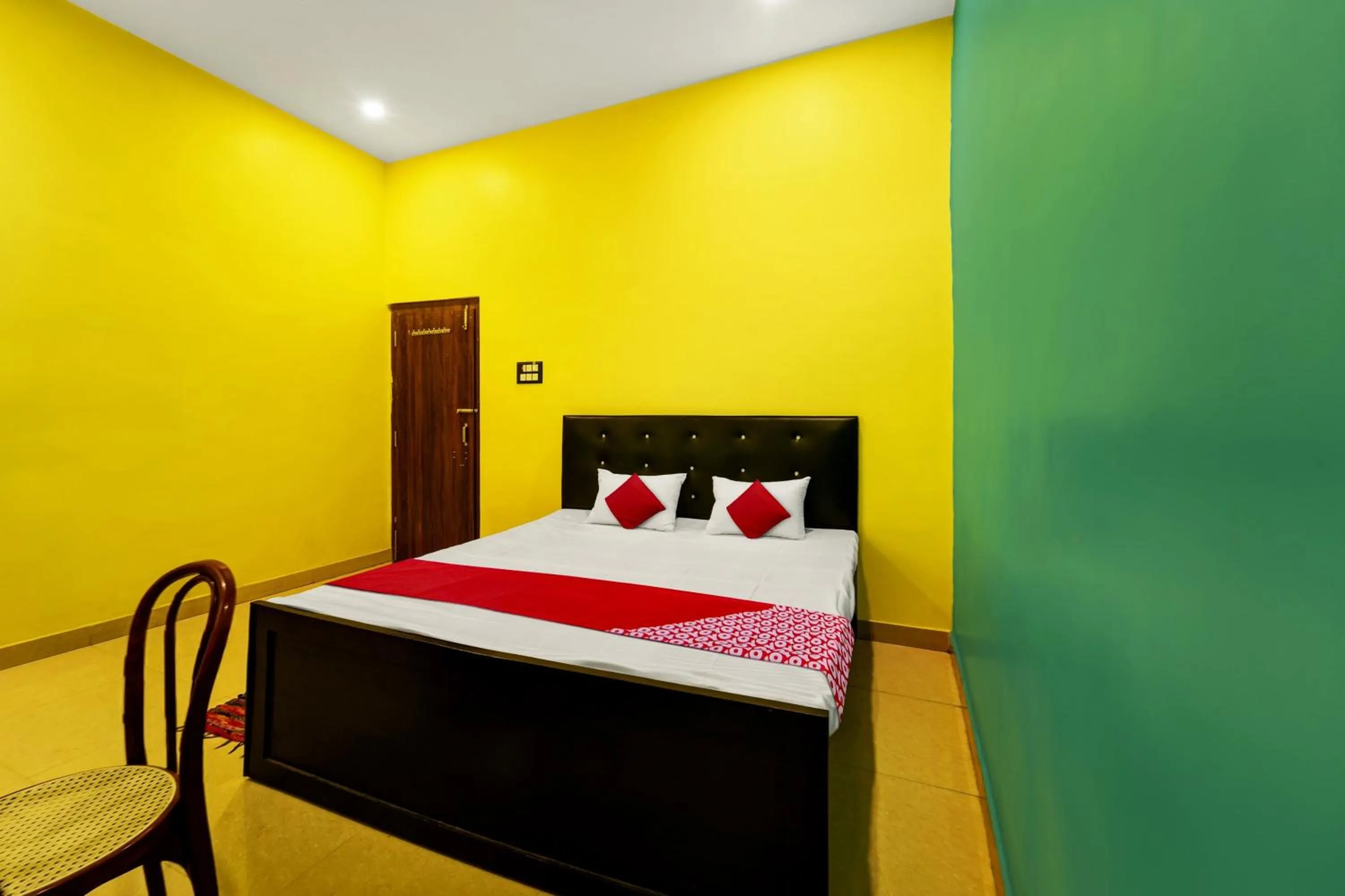 Bedroom in Hotel O by OYO Raj Munmun Hotel