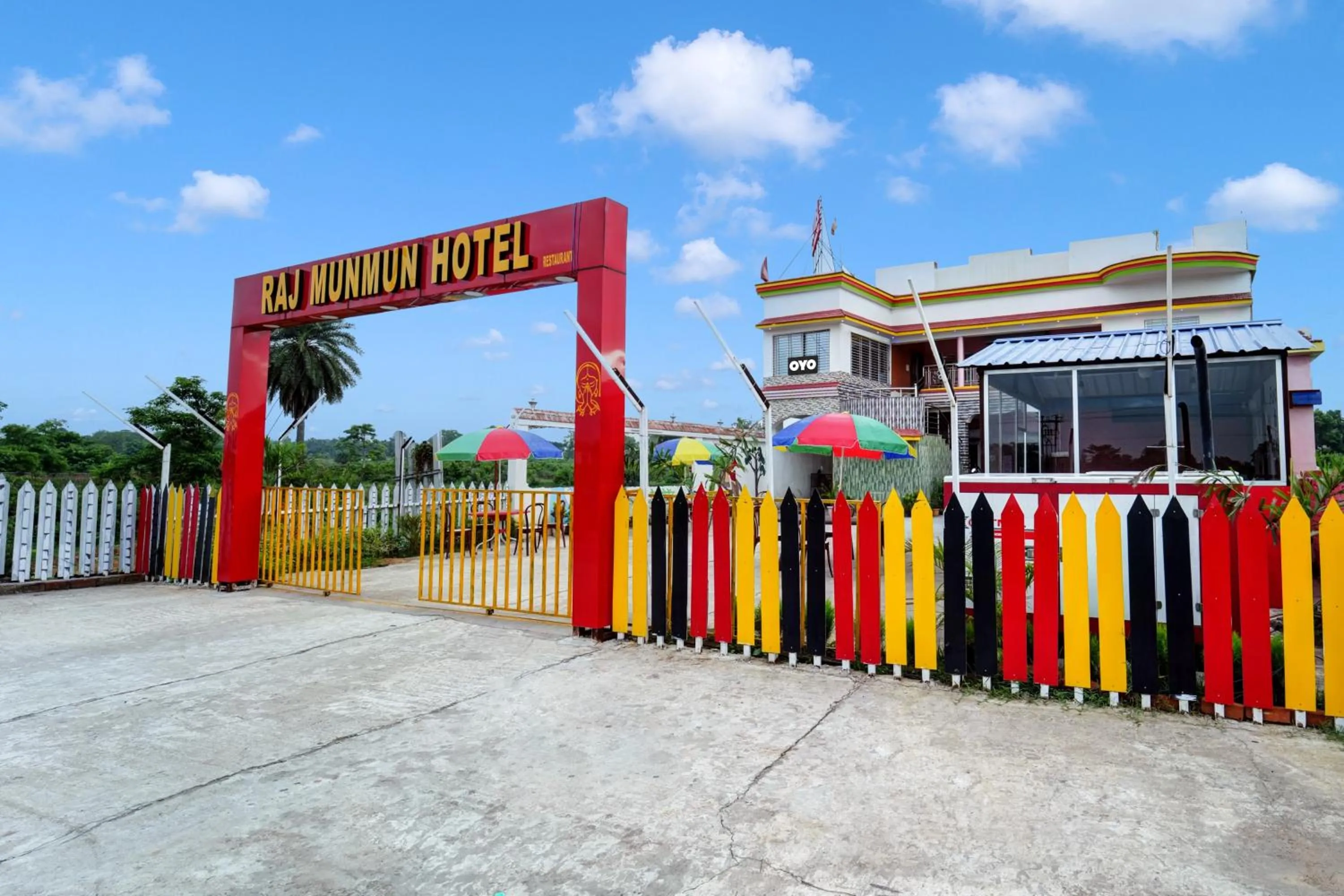 Facade/entrance in Hotel O by OYO Raj Munmun Hotel