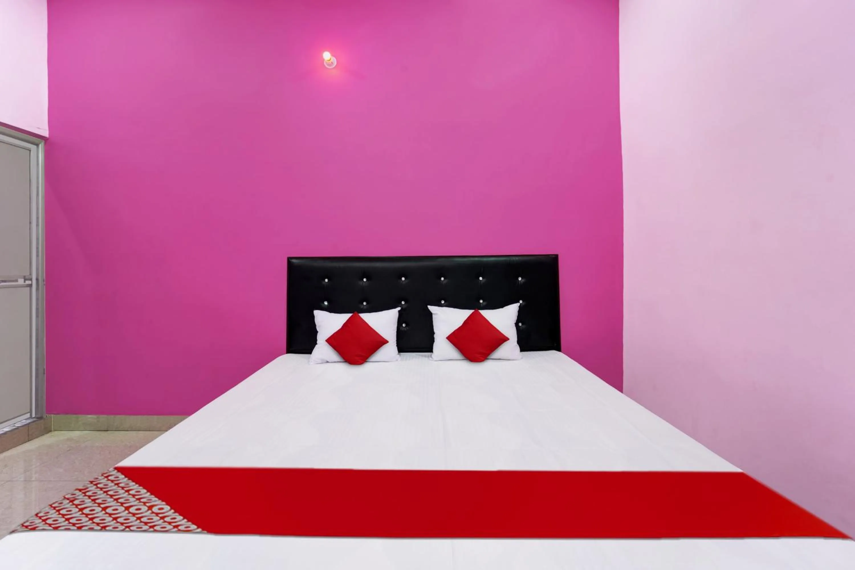 Bedroom in Hotel O by OYO Raj Munmun Hotel