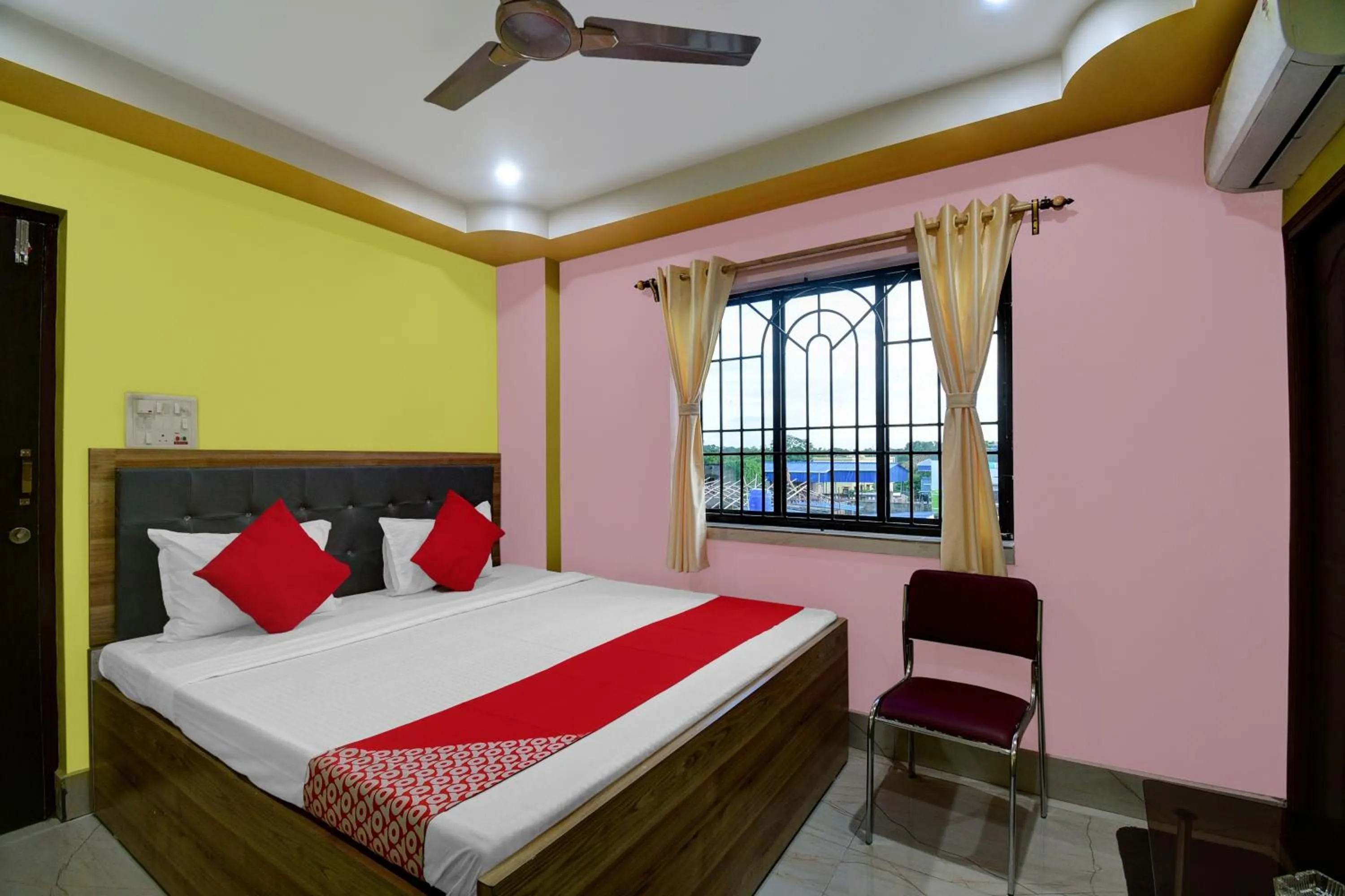 Bedroom, Bed in Super Hotel O Mahal And Restaurant Kanchrapara