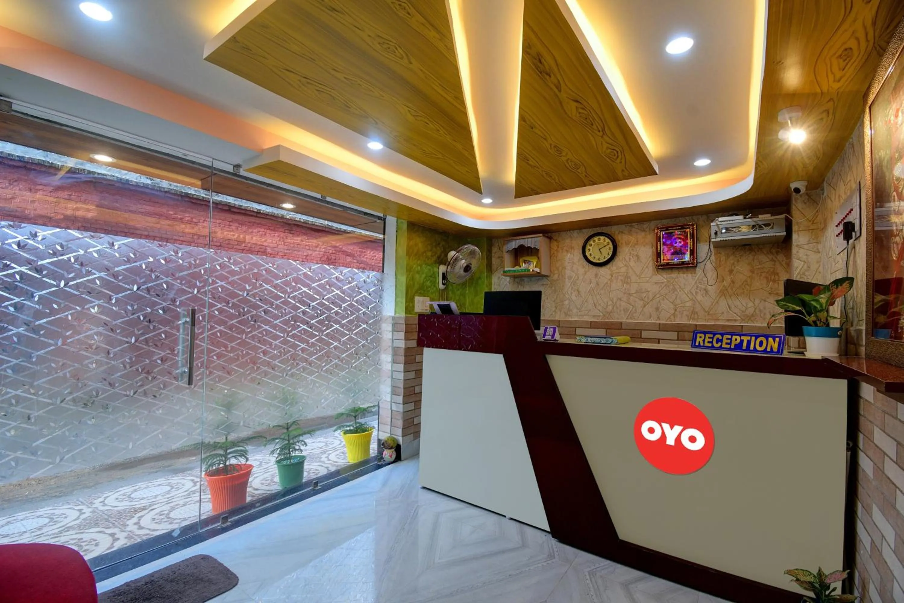Lobby or reception in Super Hotel O Mahal And Restaurant Kanchrapara
