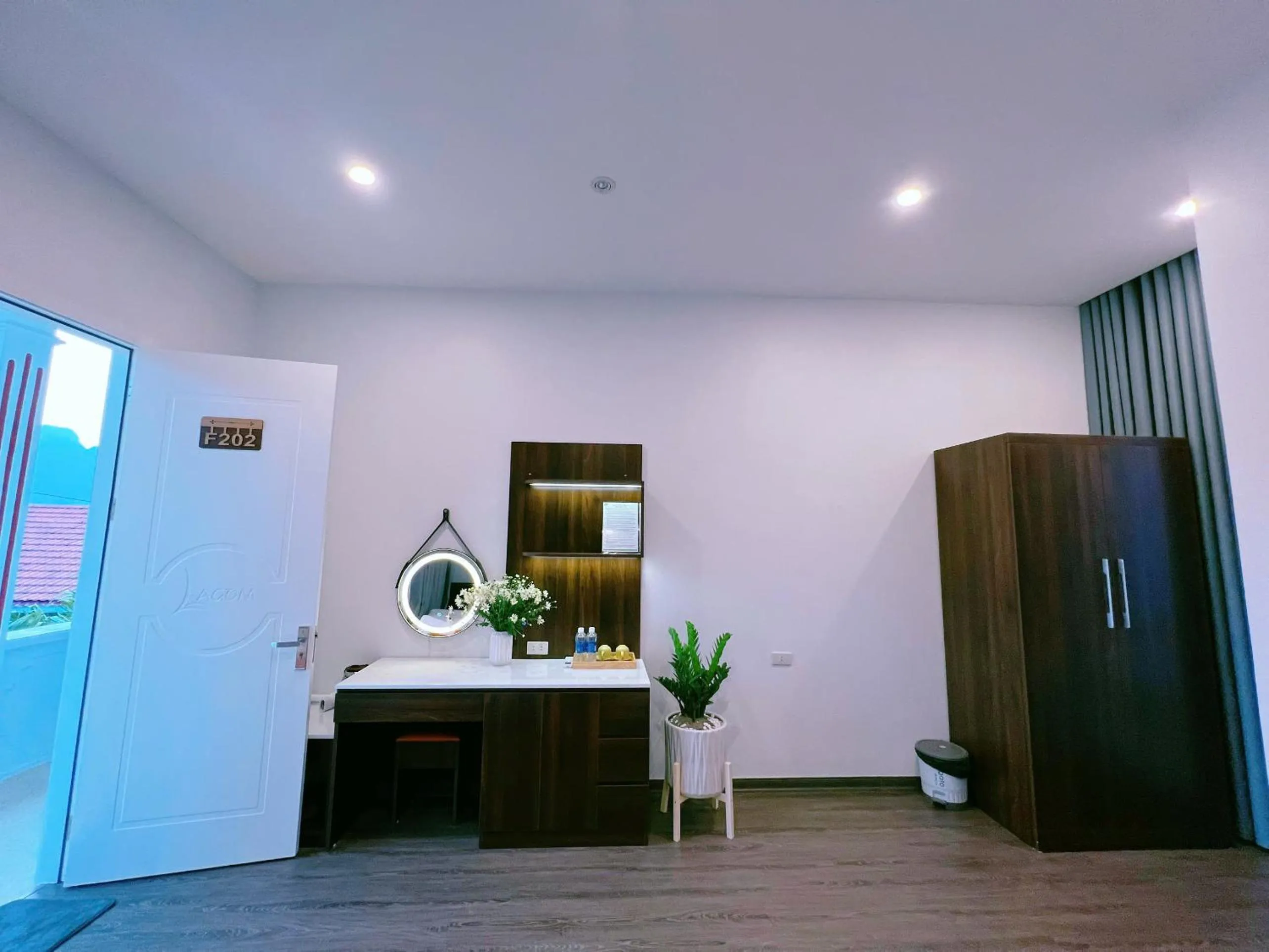 wardrobe in Lagom Ninh Bình Homestay