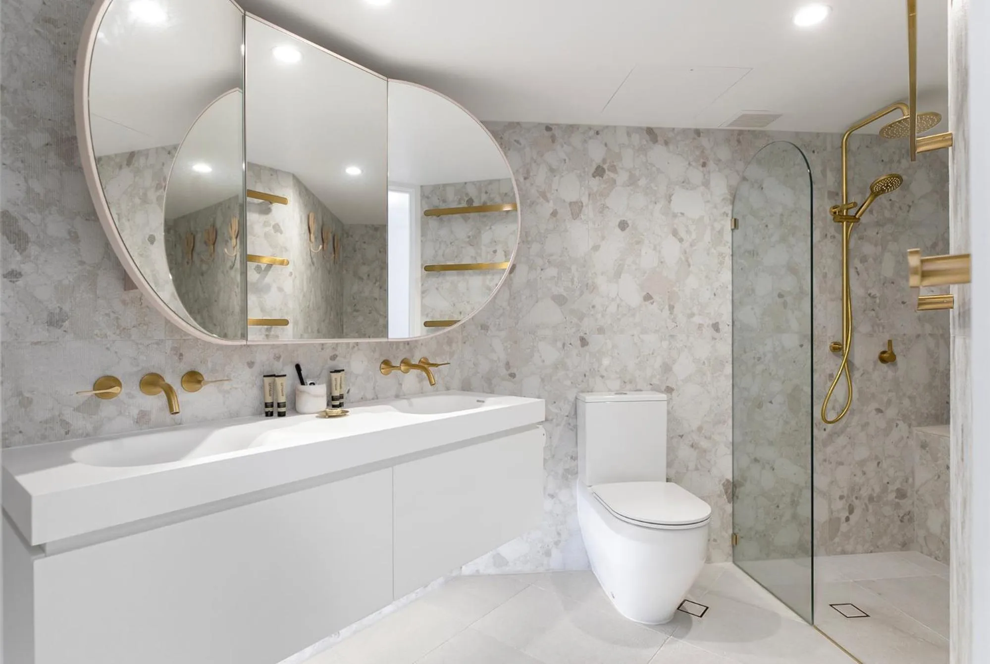 Bathroom in 71 Hastings Street - Beachfront