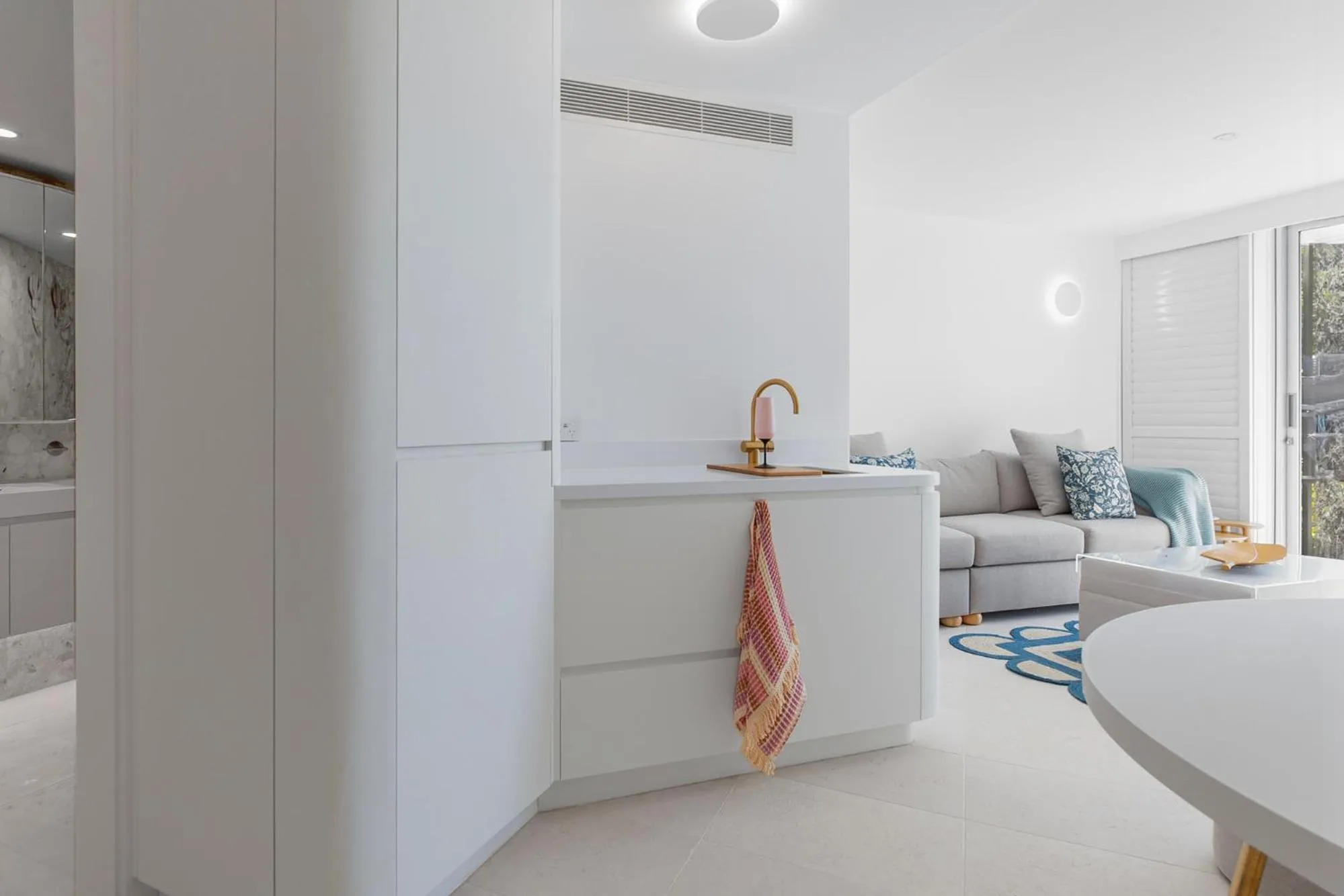 Living room, Bed in 71 Hastings Street - Beachfront