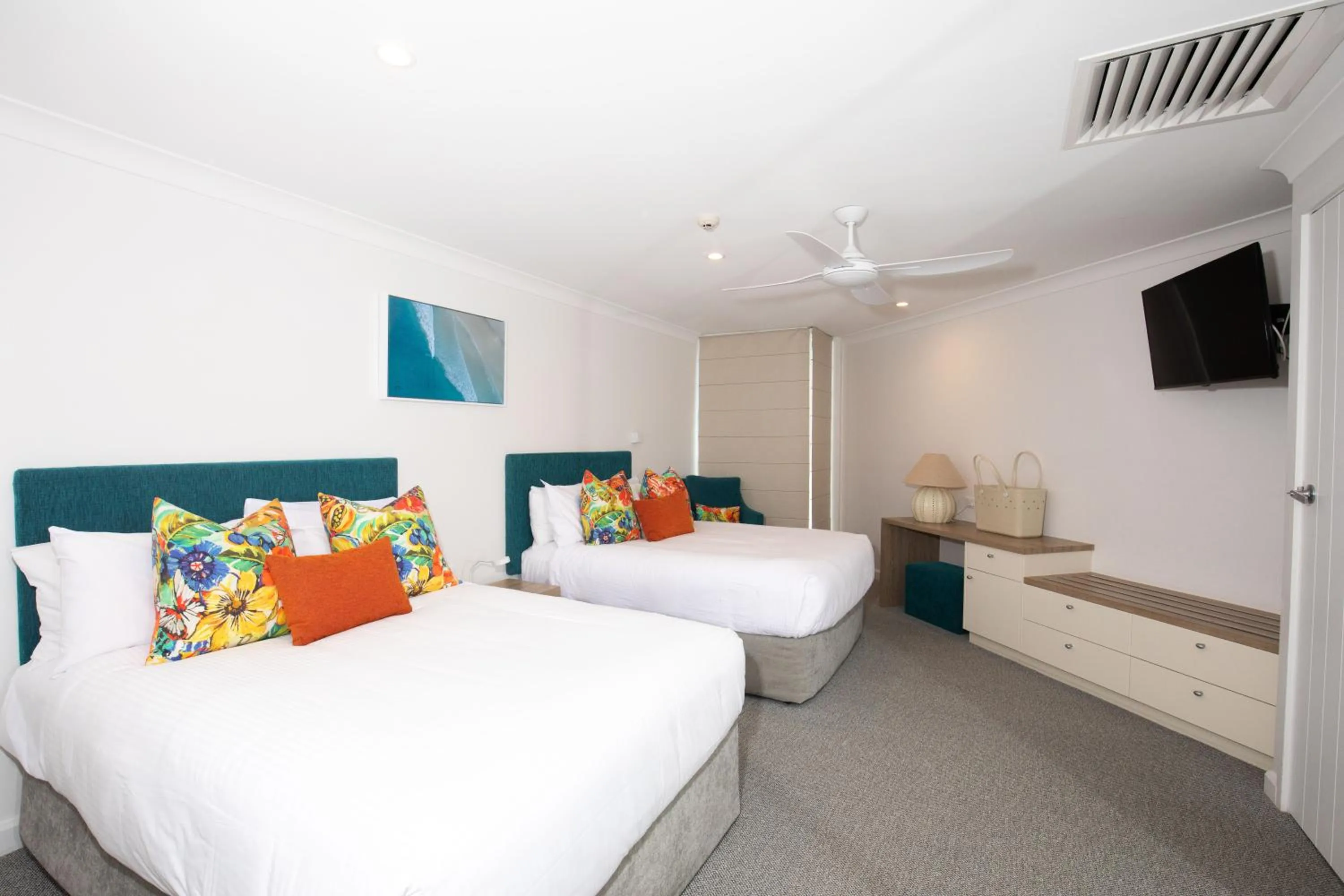 Bed in 71 Hastings Street - Beachfront