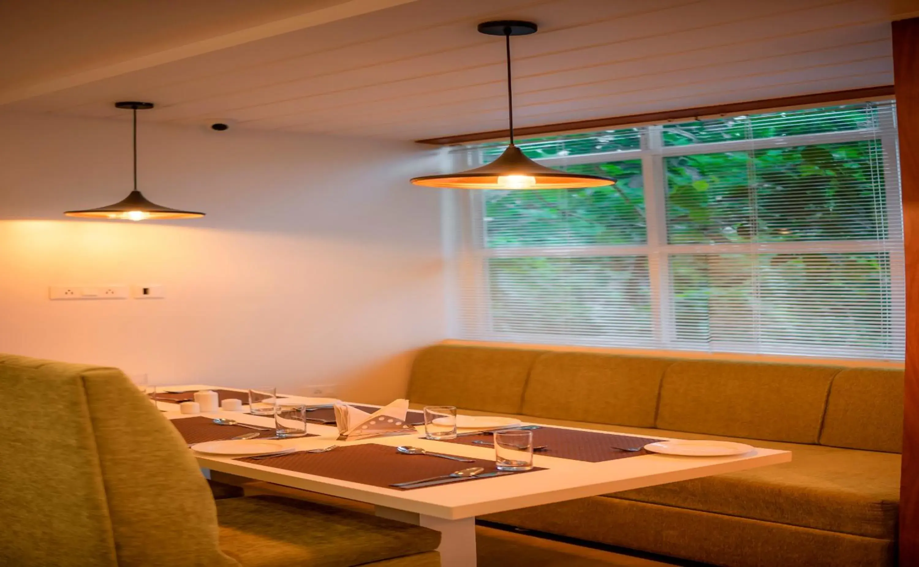 Restaurant/places to eat in Hotel Bliss Restaurant/places to eat in Hotel Bliss