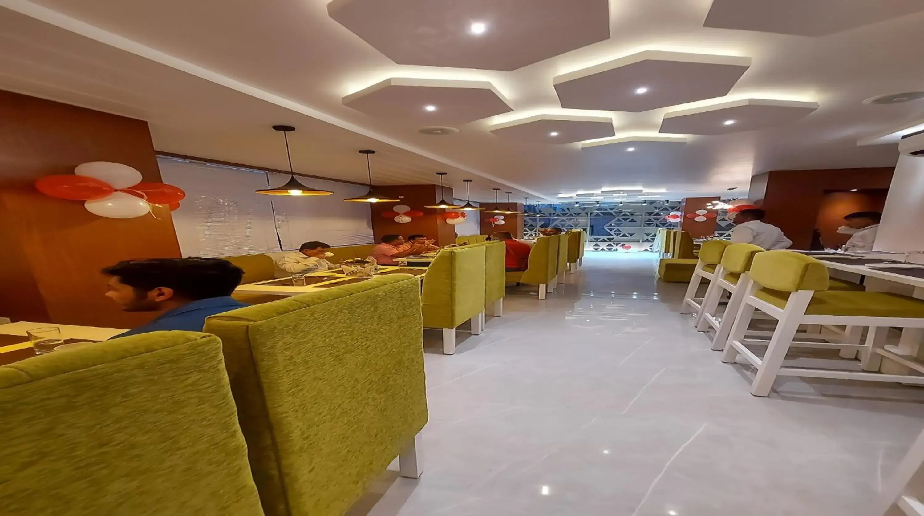 Restaurant/places to eat in Hotel Bliss Restaurant/places to eat in Hotel Bliss