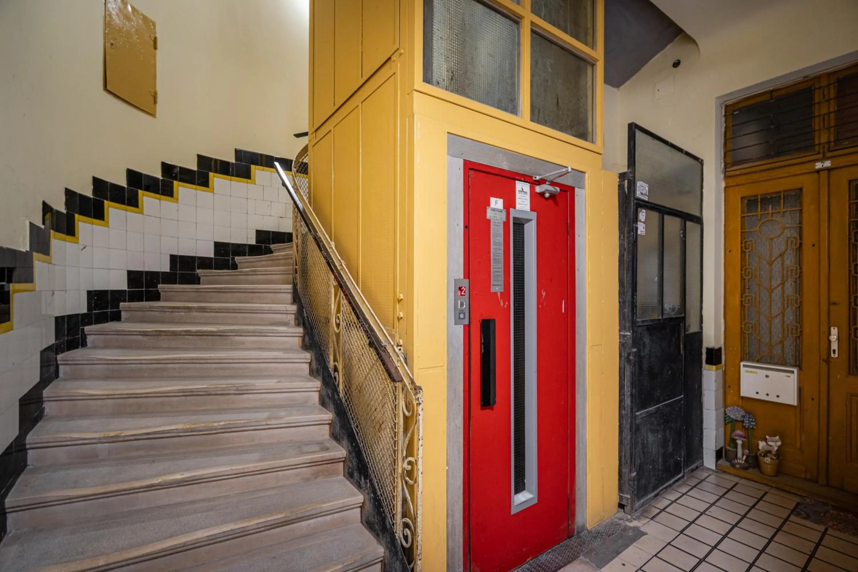 elevator in MyElegance Downtown Apartment Free Parking