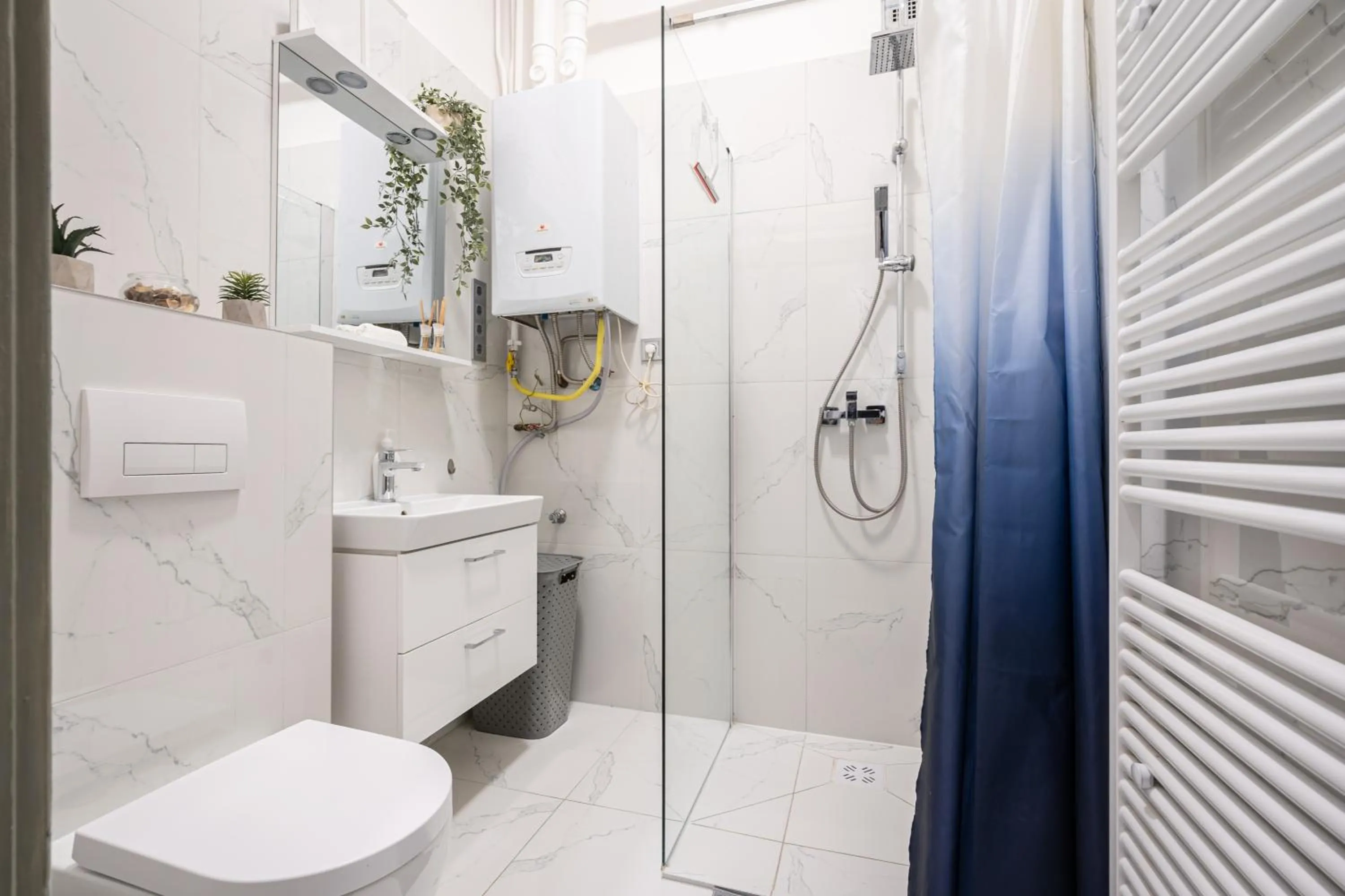 Shower in MyElegance Downtown Apartment Free Parking