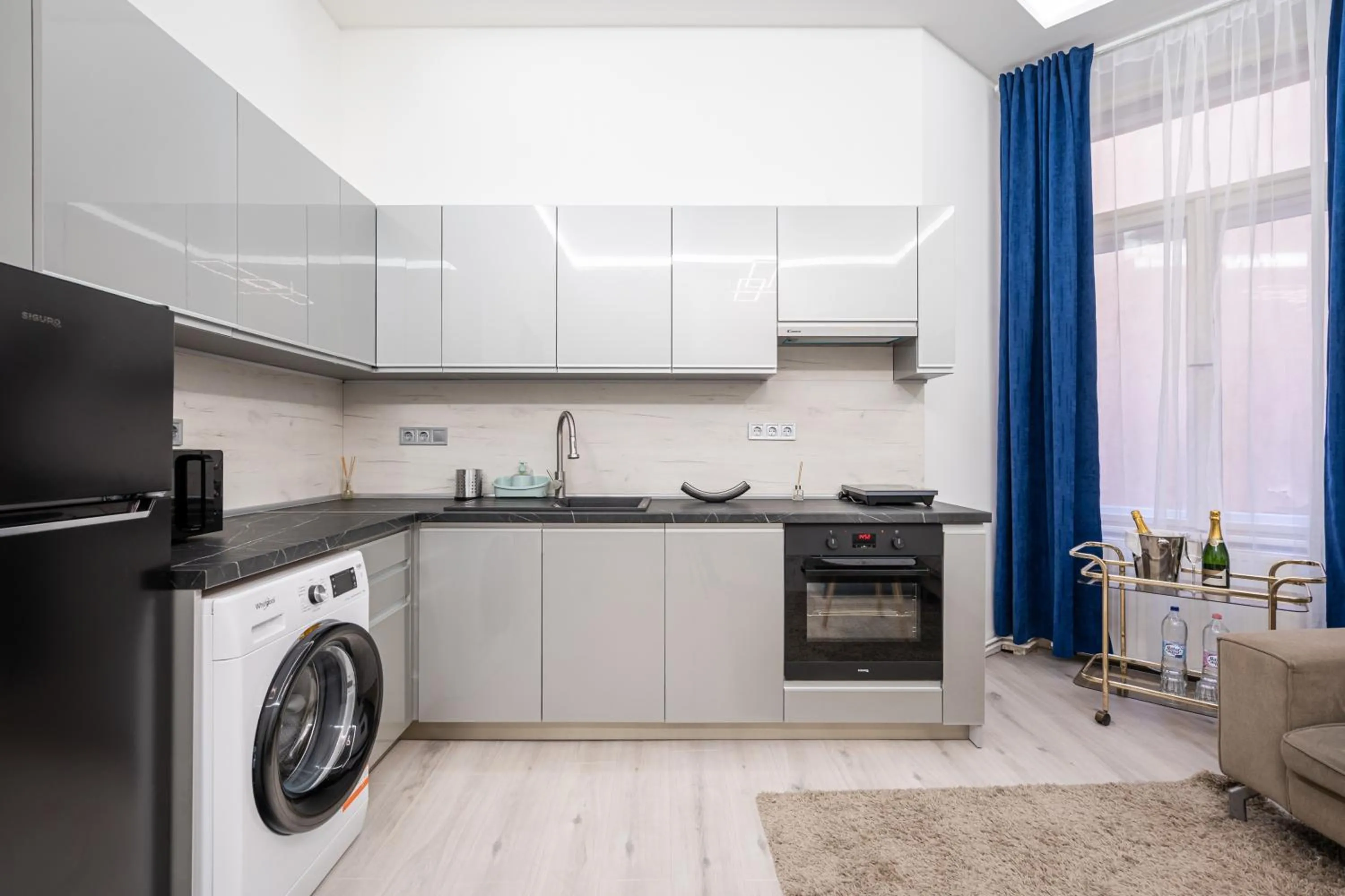 Kitchen or kitchenette in MyElegance Downtown Apartment Free Parking